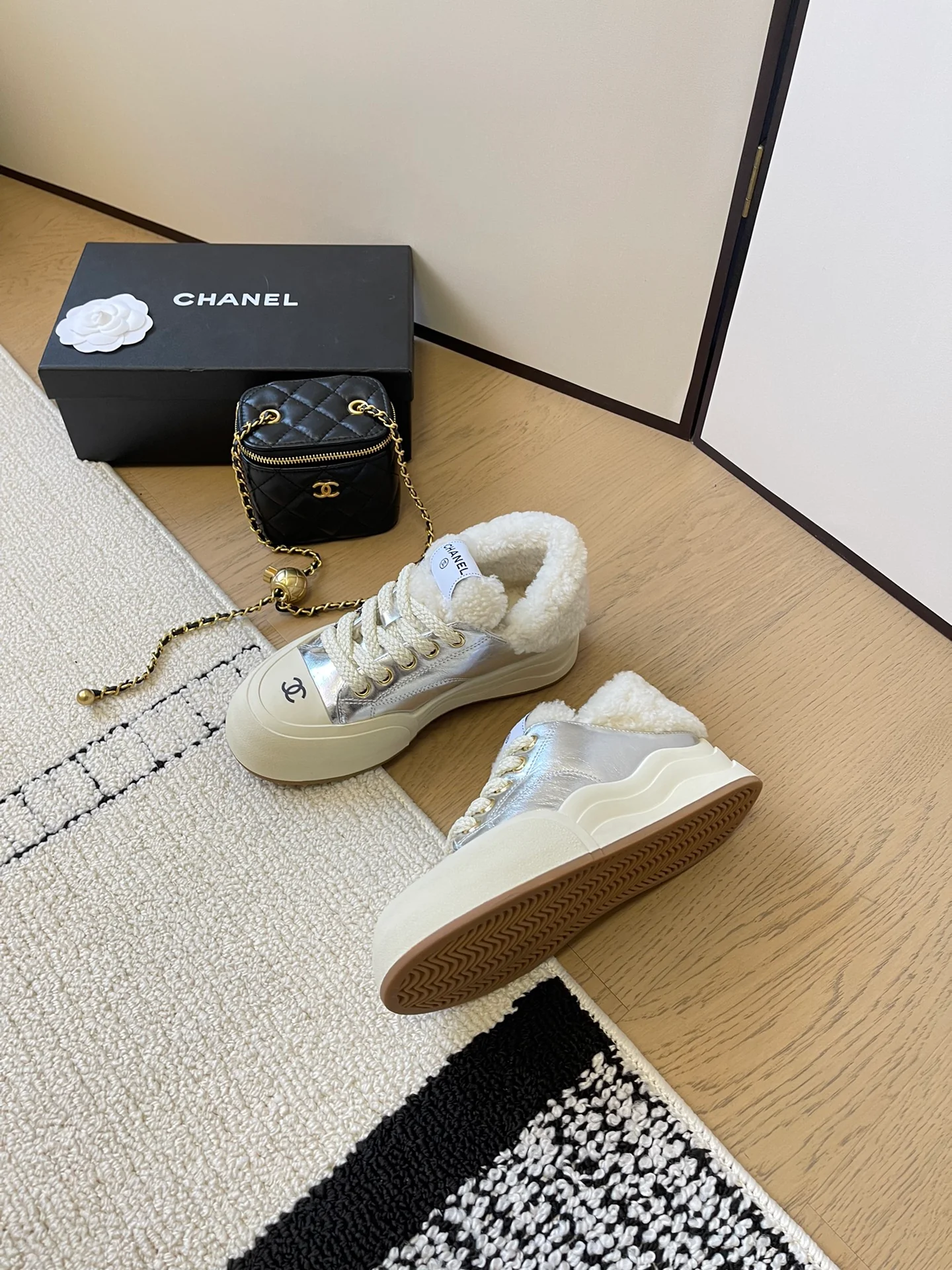 Повседневные шерстяные туфли Chanel 2024 - серебристые