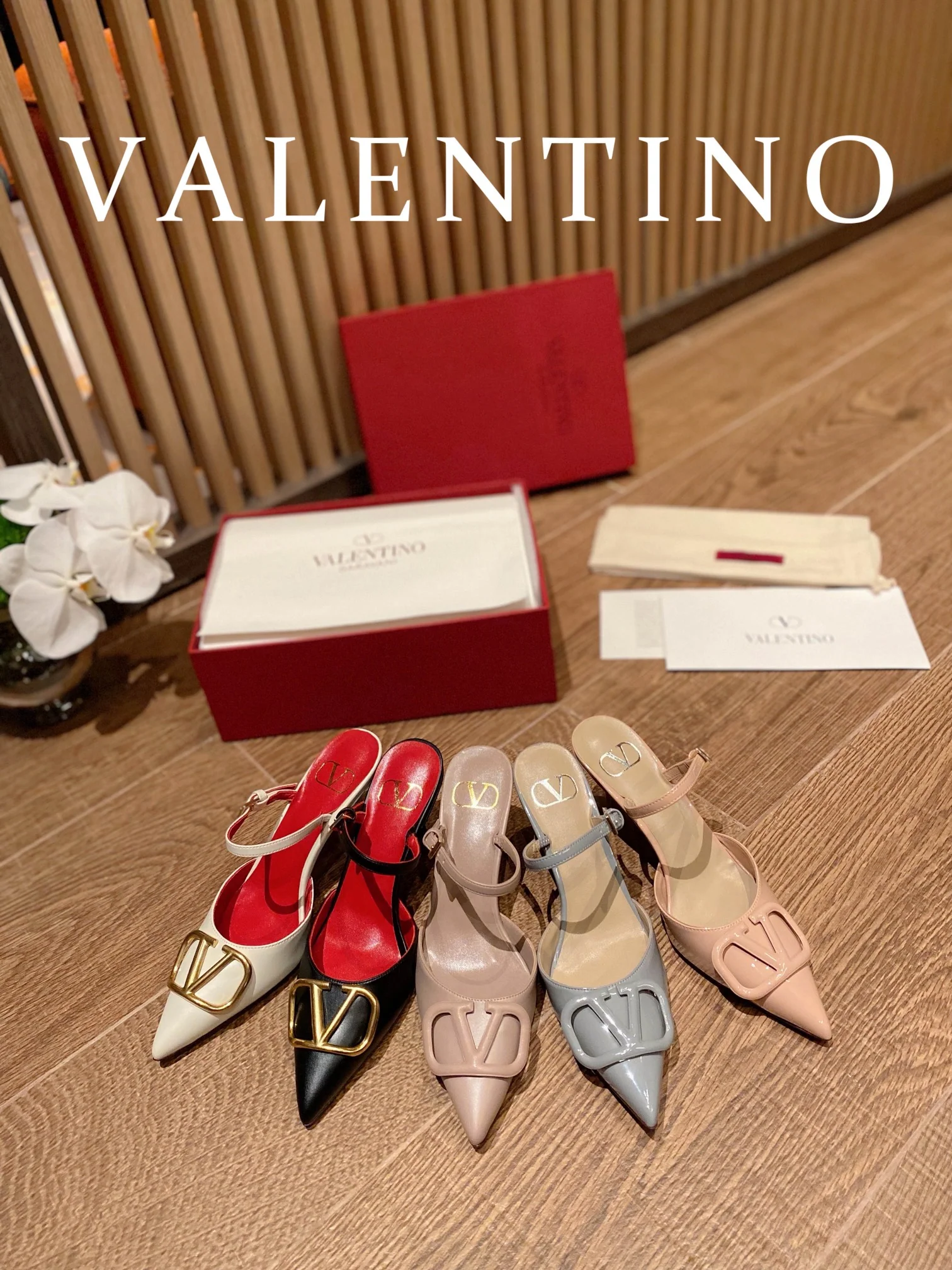 Балетки и сандалии Valentino - изображение из коллекции