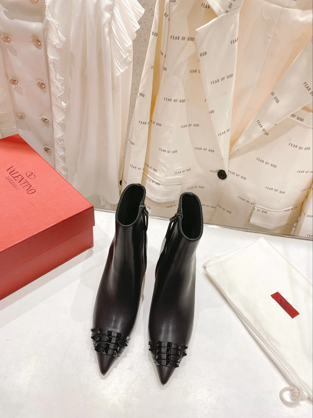 Valentino - Ботильоны на шпильке с заклепками - Черные