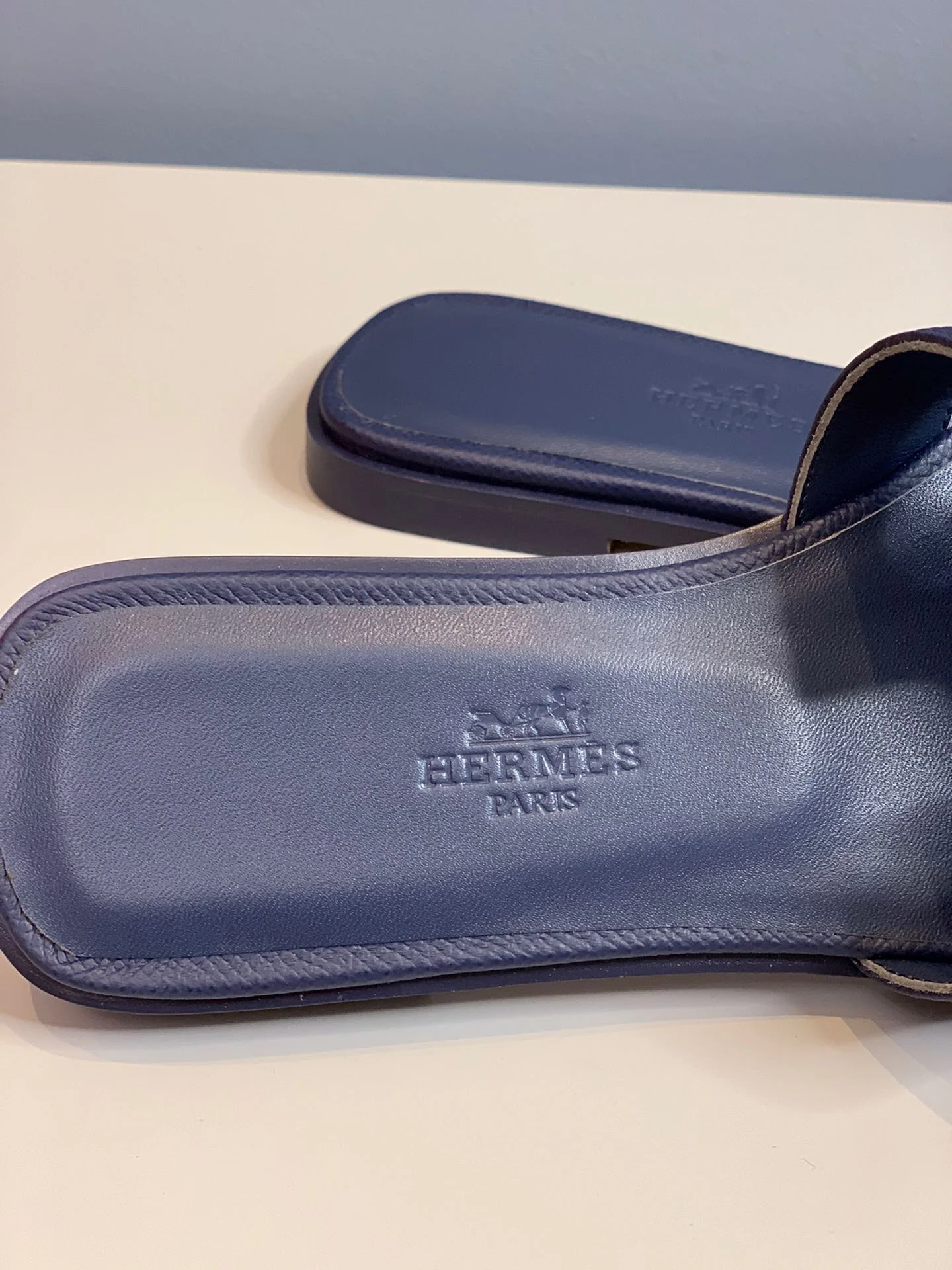 Новинка 2022 года от Hermes - Тапочки с отпечатком руки в форме буквы H - Королевский синий