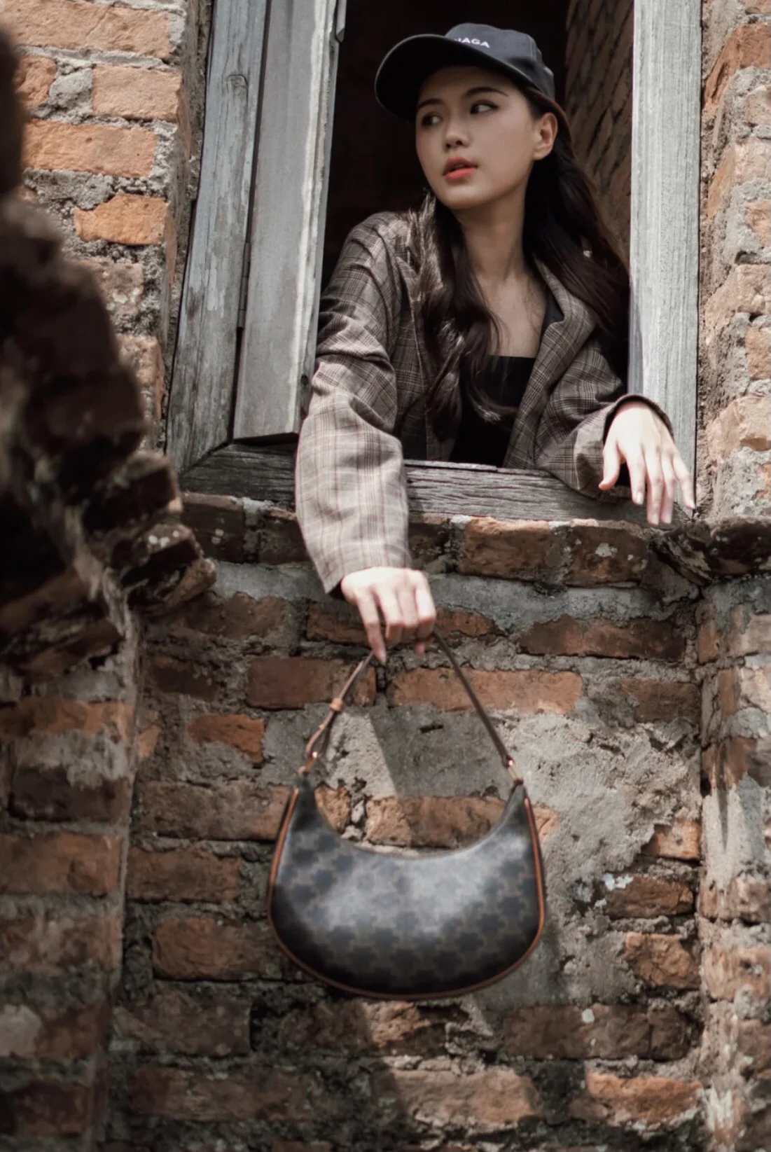 Сумка Celine Ava Triomphe из канваса - идеи для образа