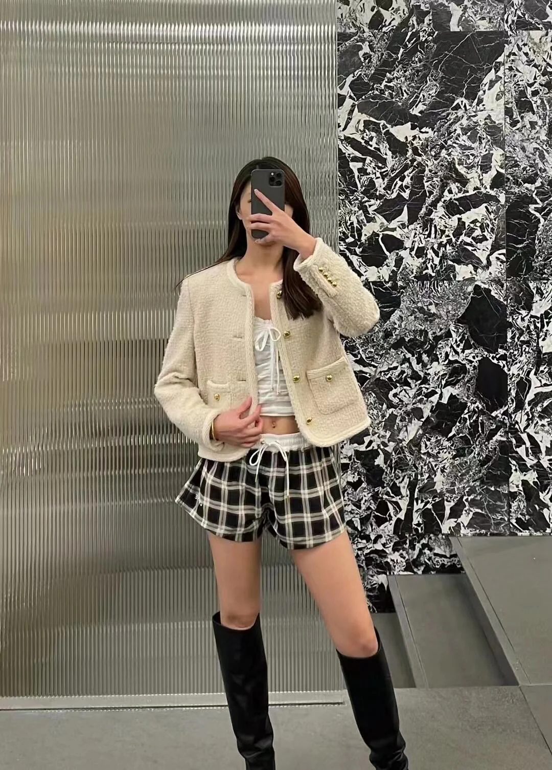 Шорты Celine 2404-24ss в клетку свободного кроя, весна/лето.