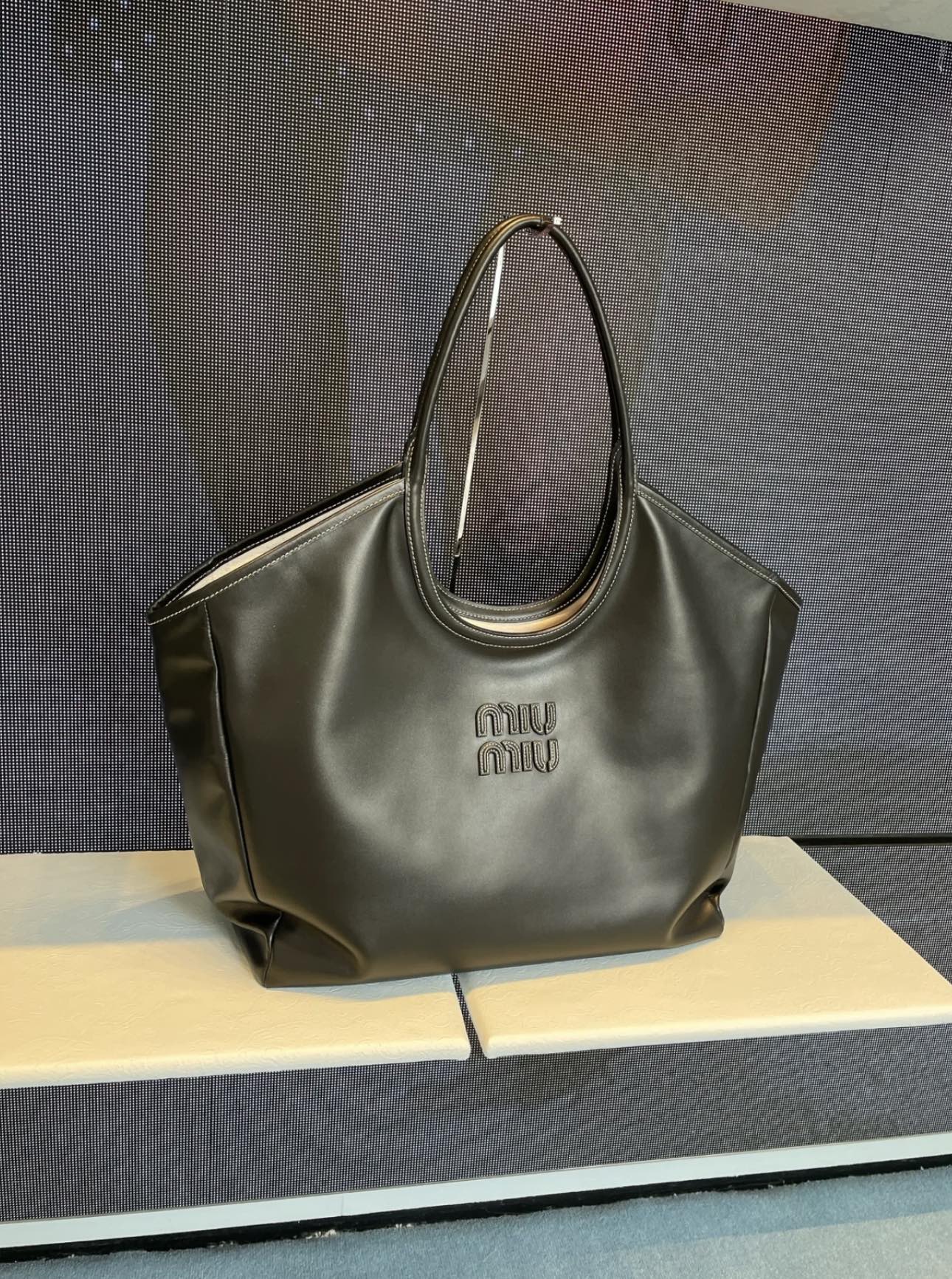 Сумка-тоут Miu Miu Ivy - Body Showcase