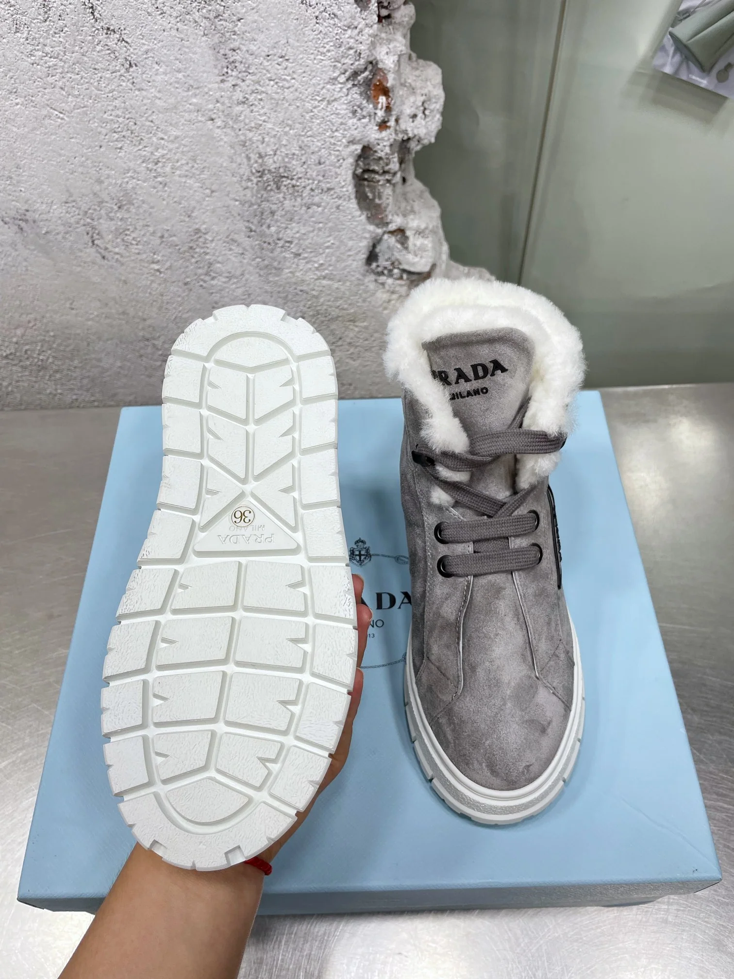 Новинки сезона осень/зима 2022 от Prada - Снежные сапоги - Стиль знаменитостей - 1