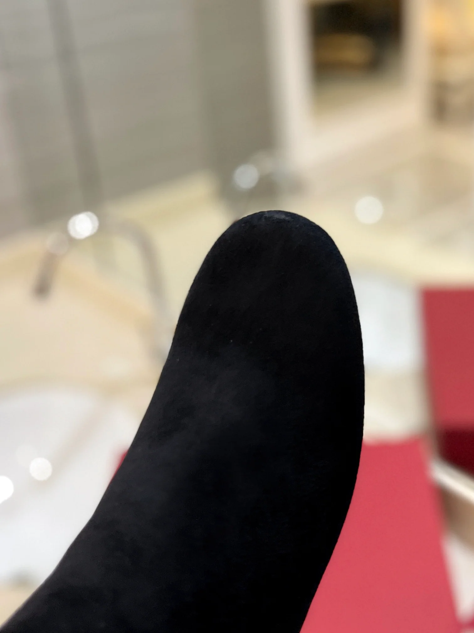 Новинка сезона осень/зима 2023 от Valentino - Ботильоны на массивном каблуке - Боковая молния - Черная замша