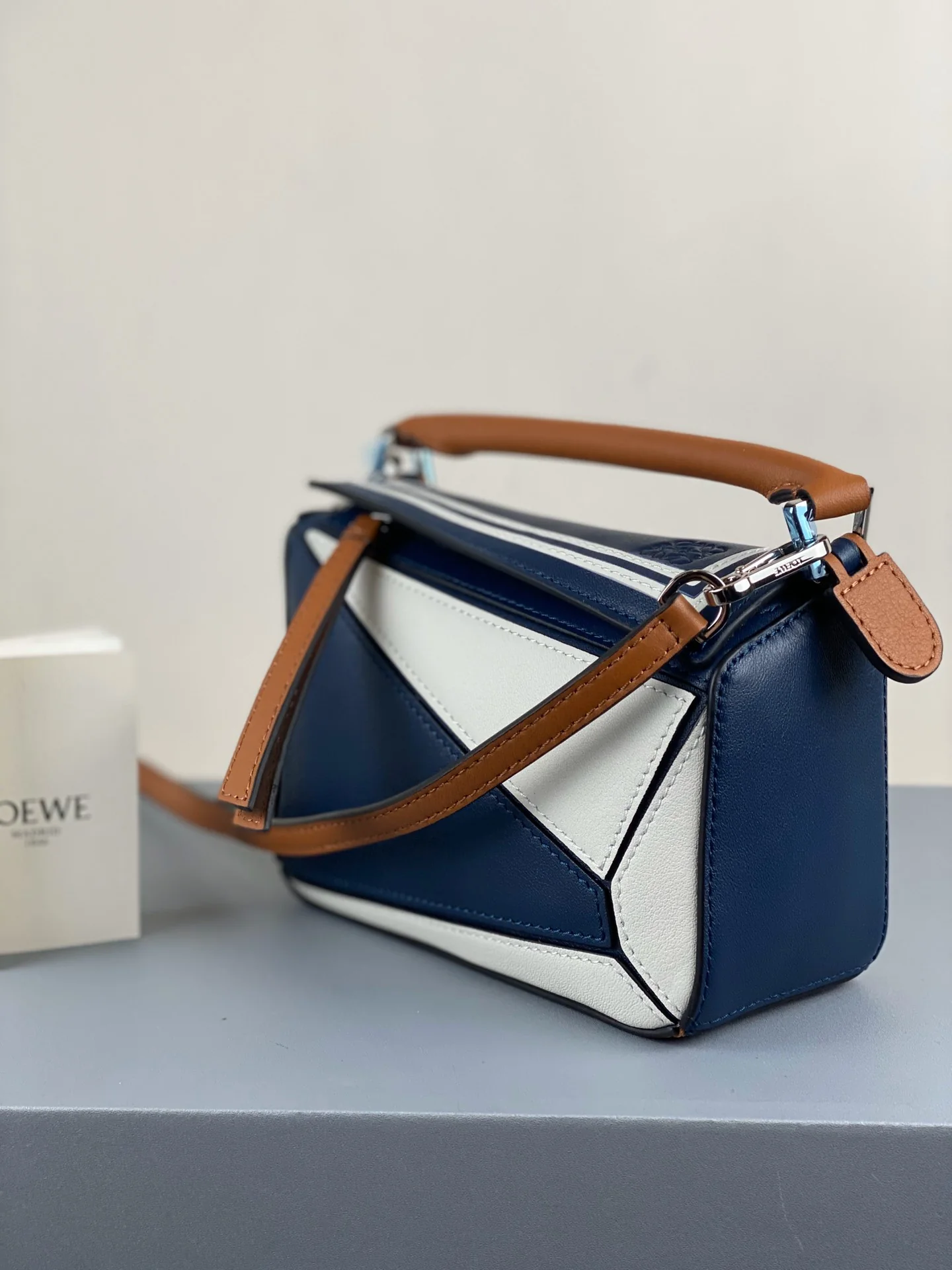 Сумка-пазл Loewe 2020 года, посвященная Китайскому Новому году, мини-версия, из телячьей кожи.