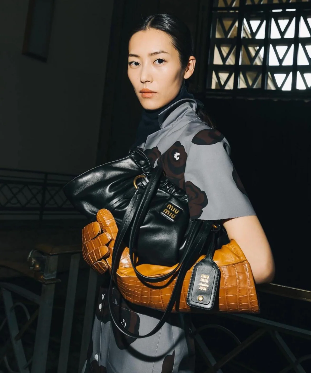 Сумка Miu Miu Joie из кожи наппа — маленькая — черная — Носите и делитесь