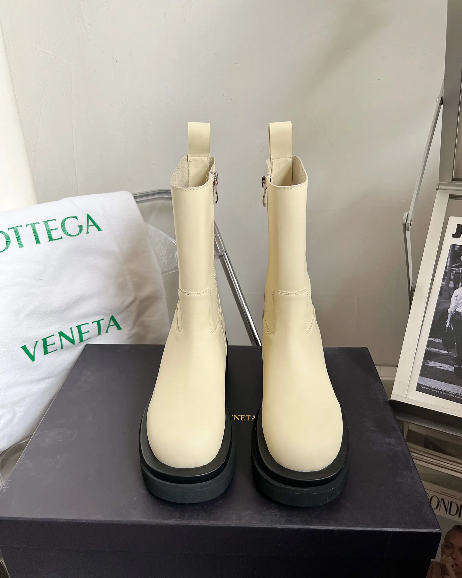 Новинка осенне-зимней коллекции BV 2022 — Ботильоны на молнии — Цвет: Слоновая кость