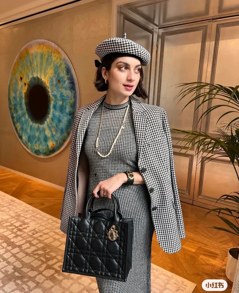 Новинка сезона осень/зима от Dior - Сумка-тоут - Кожа с рукавами реглан - Средний размер