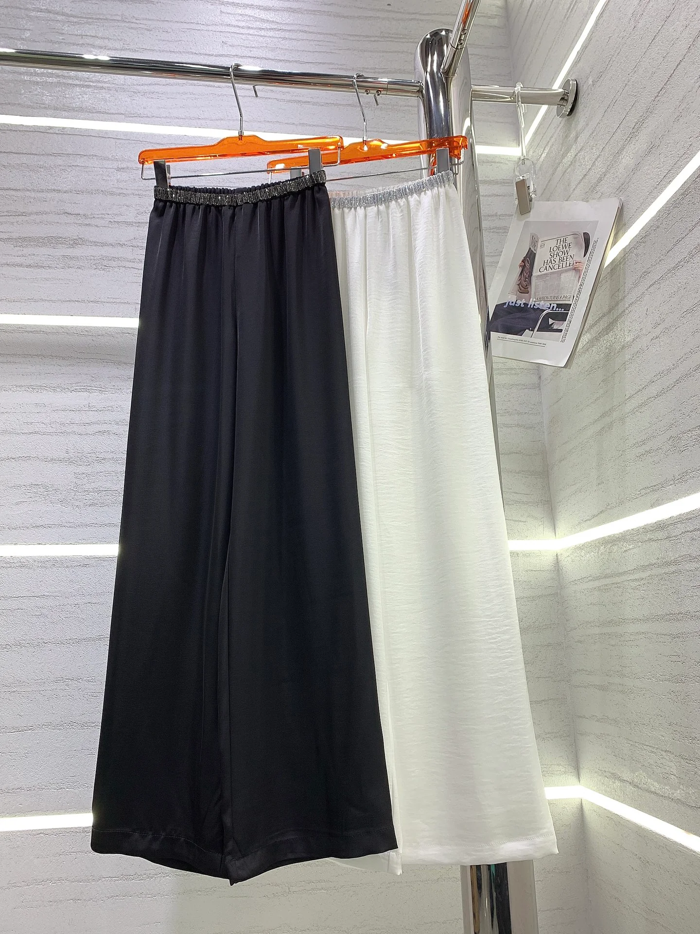 Брюки Miu Miu-2404 с эластичным поясом и стразами, широкие штанины, термостойкие.