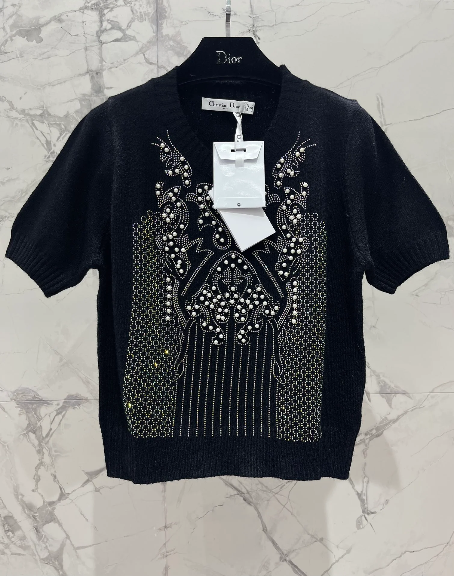 Летняя трикотажная футболка с коротким рукавом Dior 2403-24, украшенная бисером и стразами, черная.