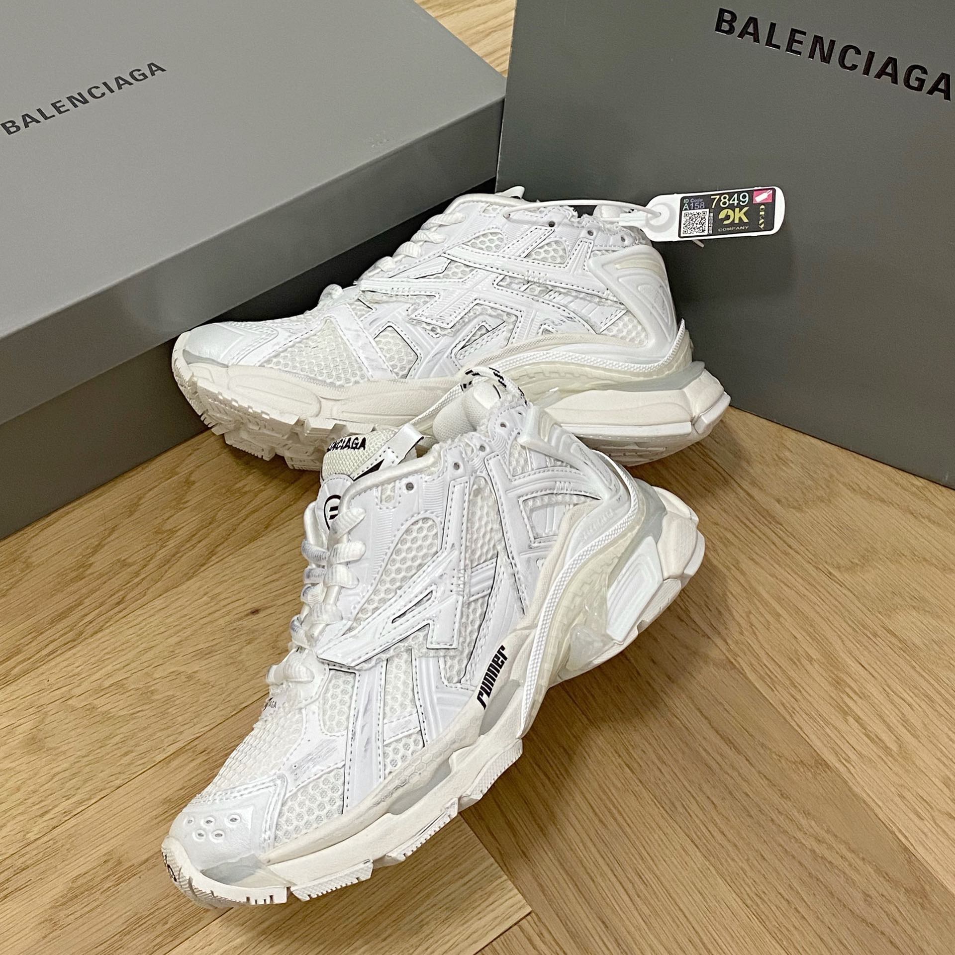 Кроссовки Balenciaga Runner Dad Shoes - белые