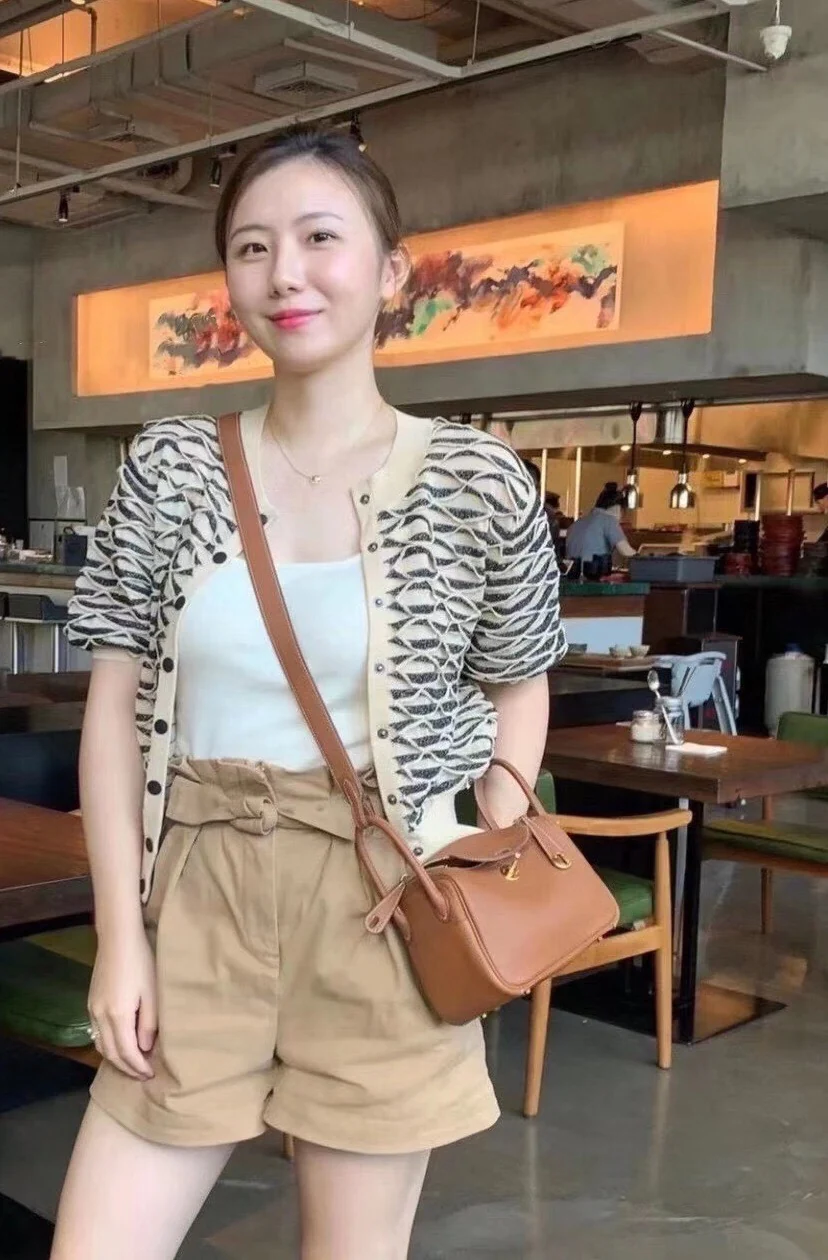 Мини-сумка Hermes Lindy 37 золотисто-коричневого цвета с золотой пряжкой