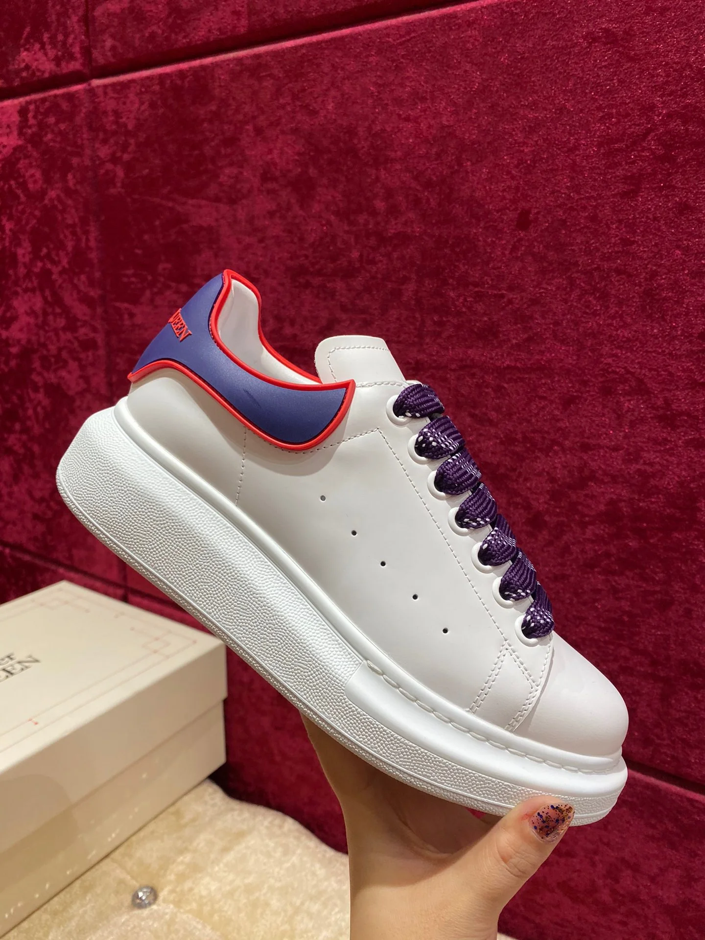 McQueen - Классические белые кроссовки - Темно-синяя пятка