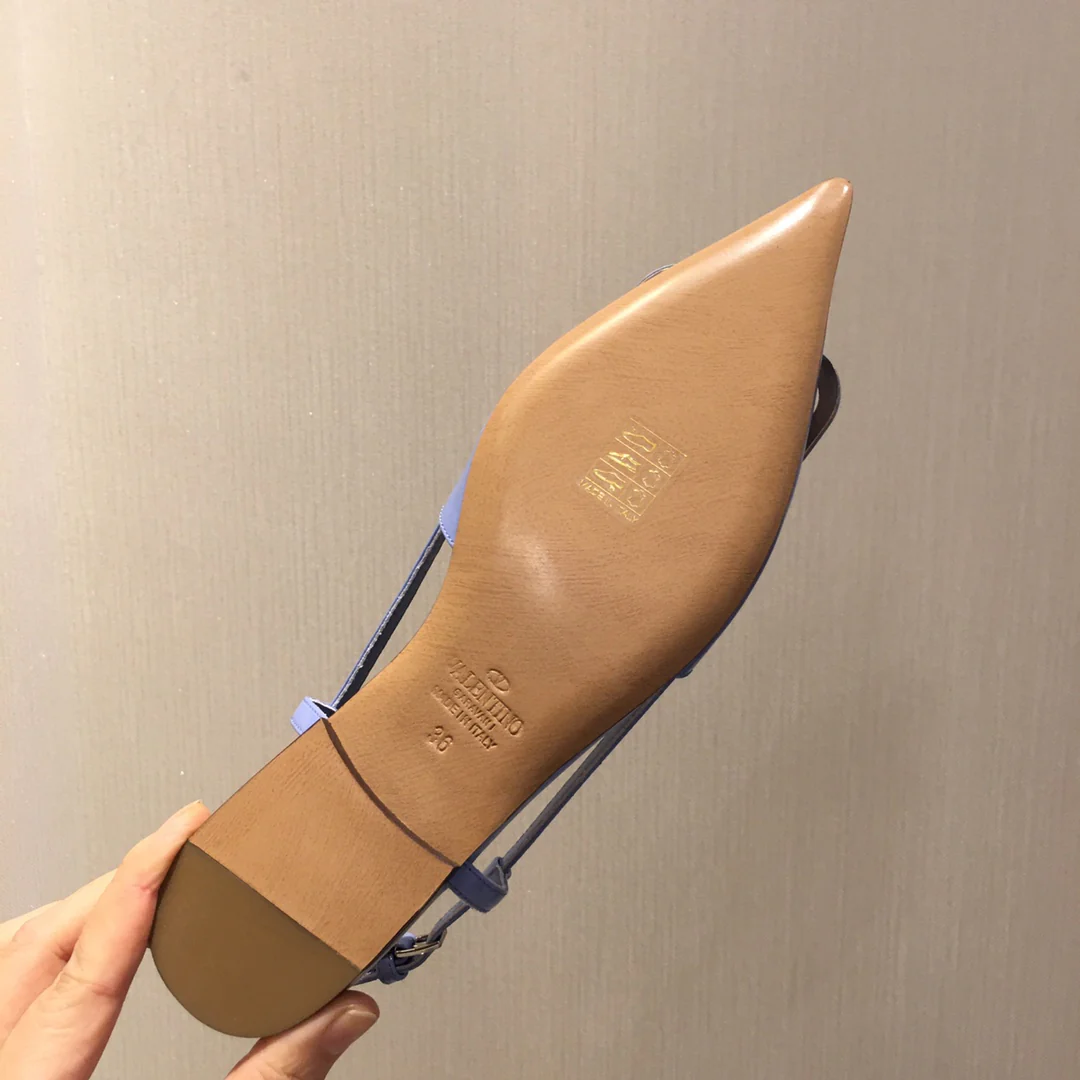 Лакированные сандалии Valentino с острым носком, синие.