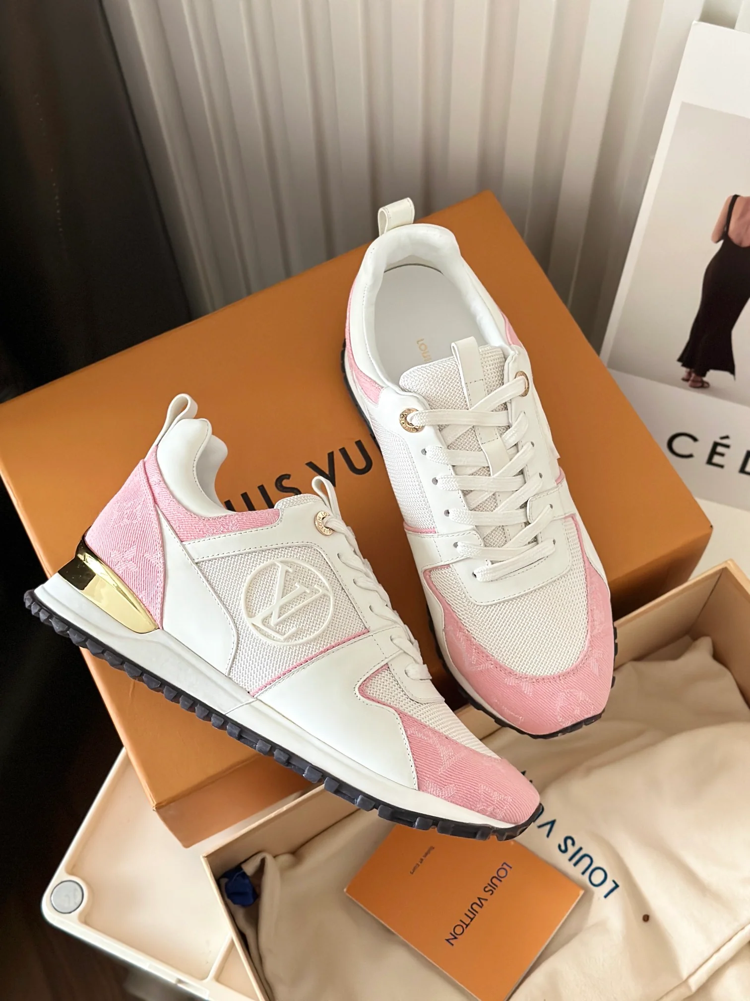 Кроссовки LV Runaway - джинсовые - розовые