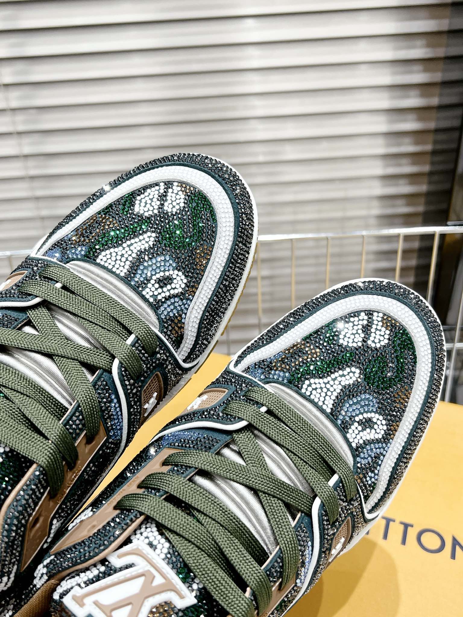 Кроссовки LV Trainer - Скейтбордистские кроссовки - Глянцевые с узором, черные - Унисекс