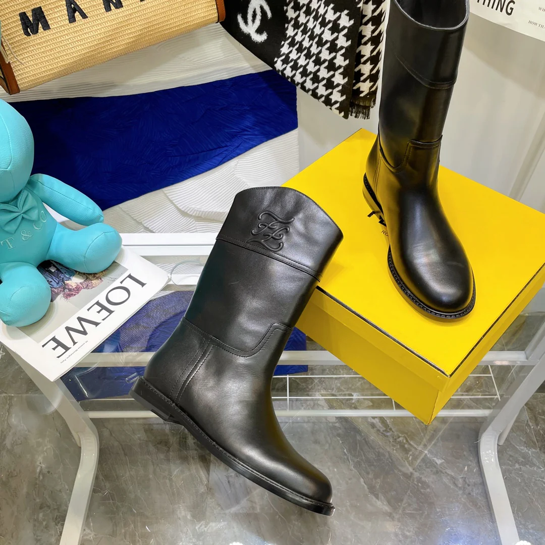 Кожаные сапоги Fendi до середины икры