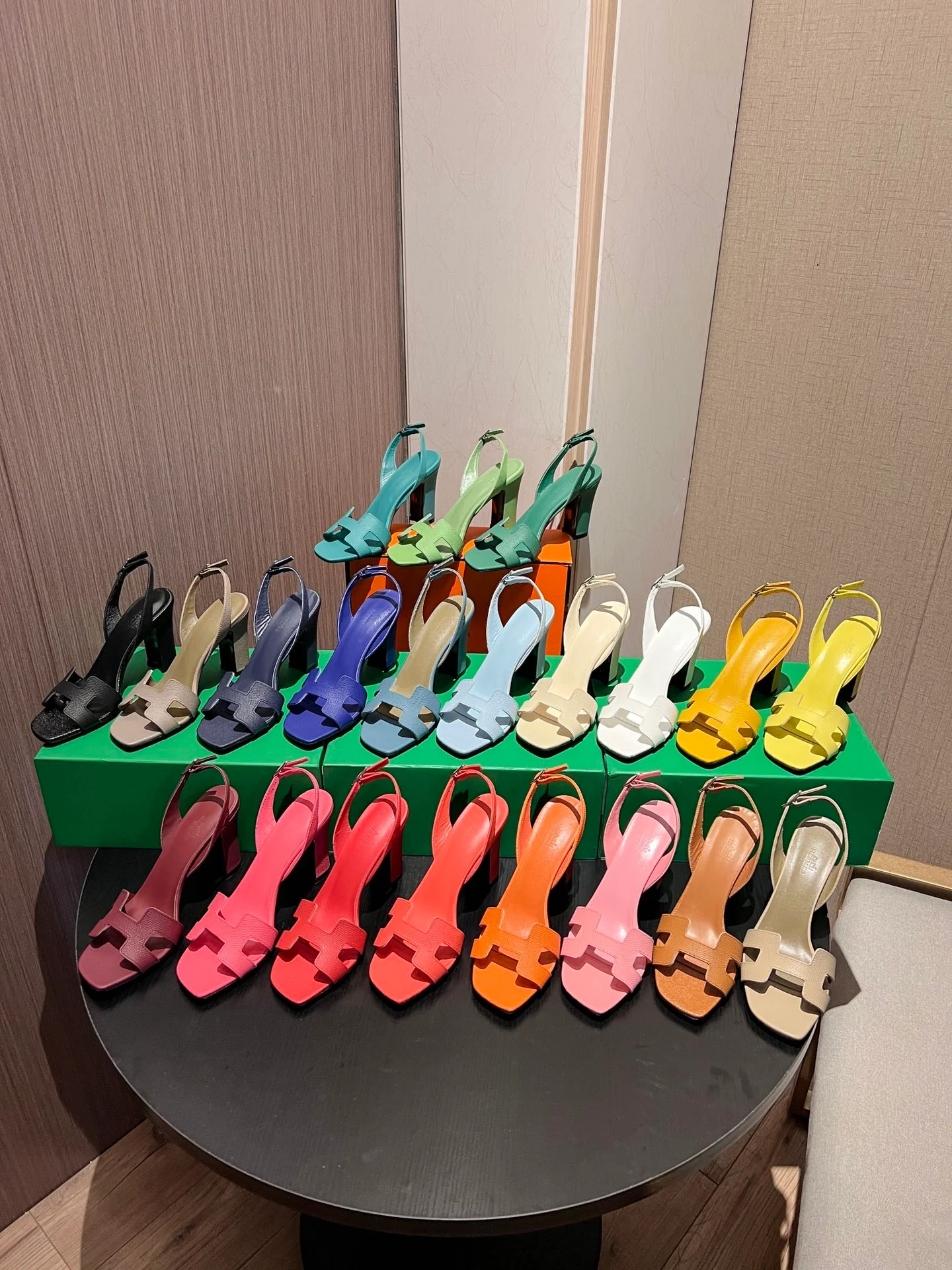 Босоножки на высоком каблуке Hermes - изображение из коллекции