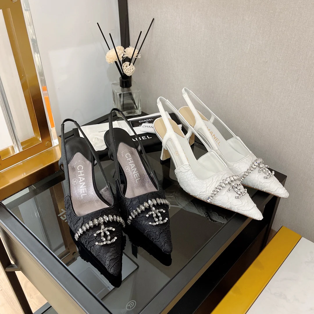 Туфли Chanel на высоком каблуке с кружевной пряжкой и стразами - Винтажная коллекция - 6-5 см