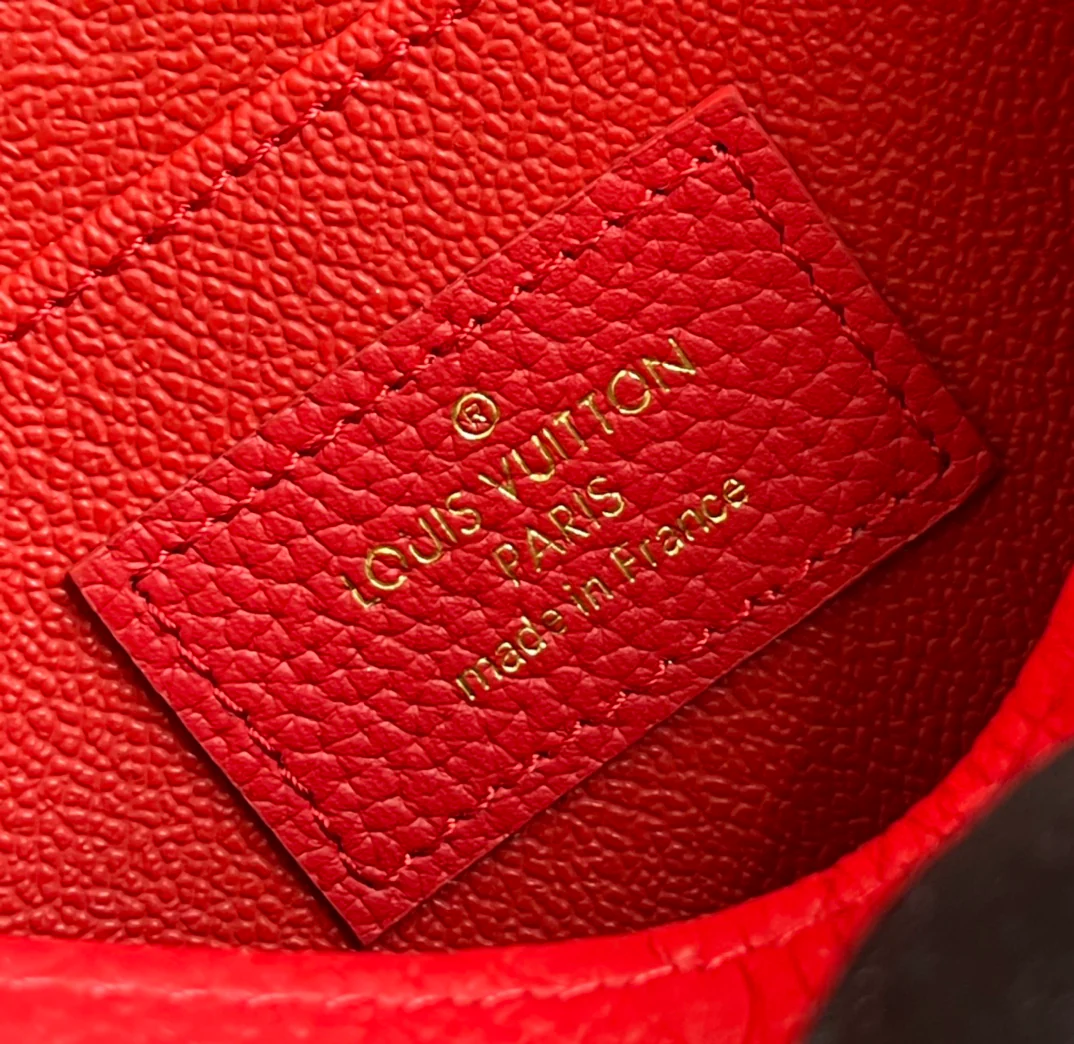 LV-M45665-Красная рельефная застежка-клатч