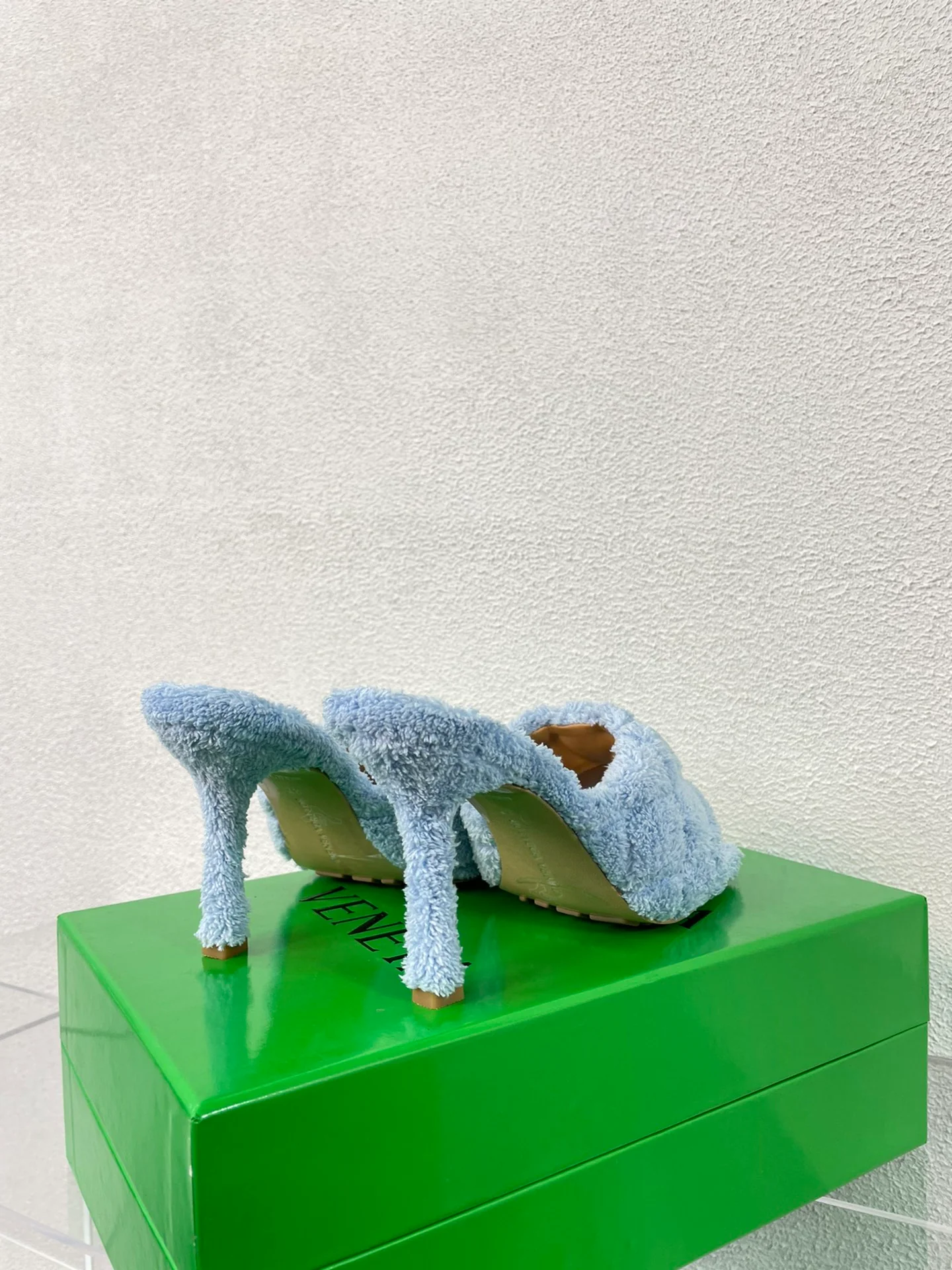 Новинка 2023 года от BV - Серия плюшевых тапочек - Тапочки на высоком каблуке - Светло-голубые