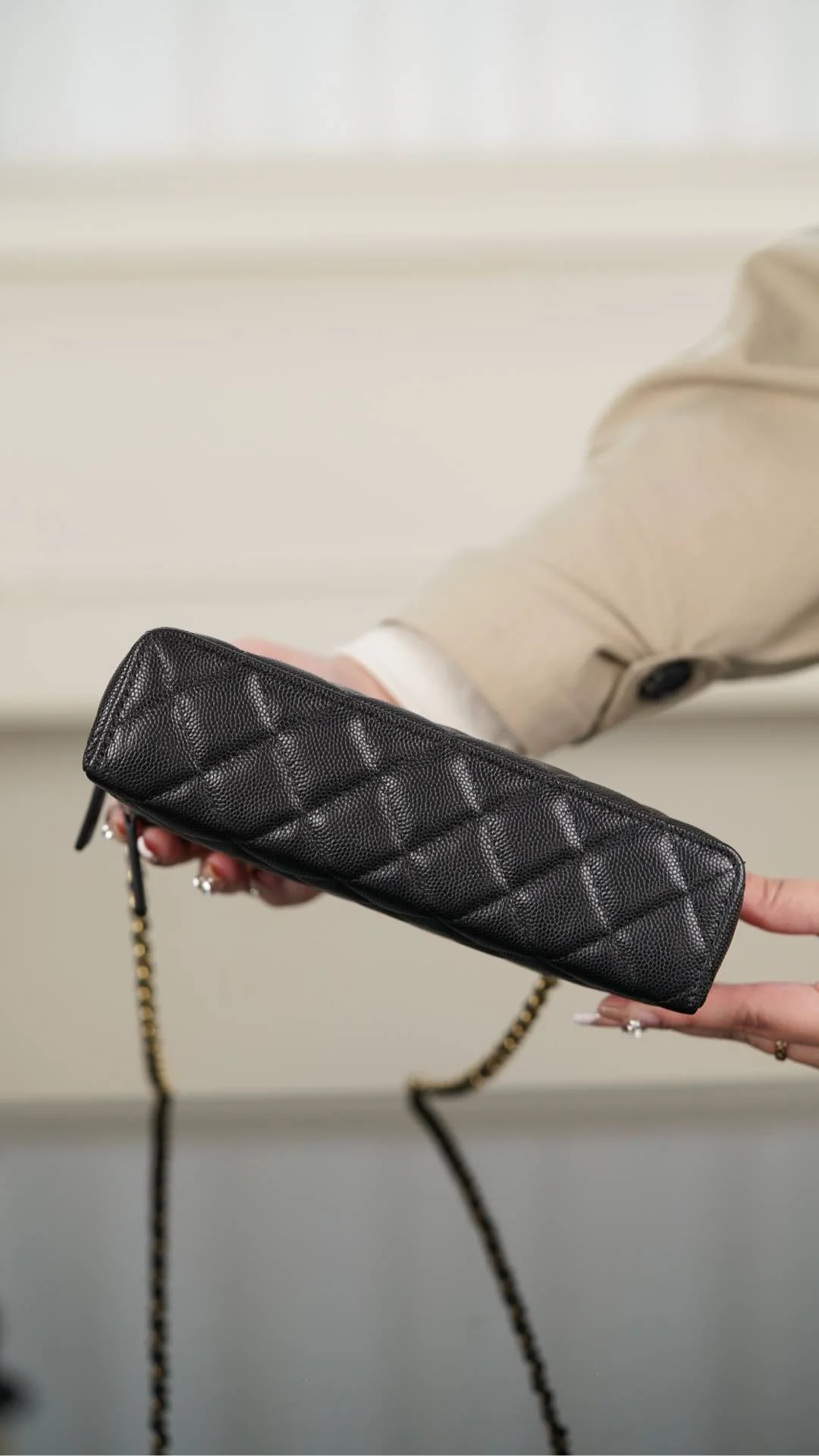 Сумка для ланча Chanel 25p Lychee Beef - черно-золотая