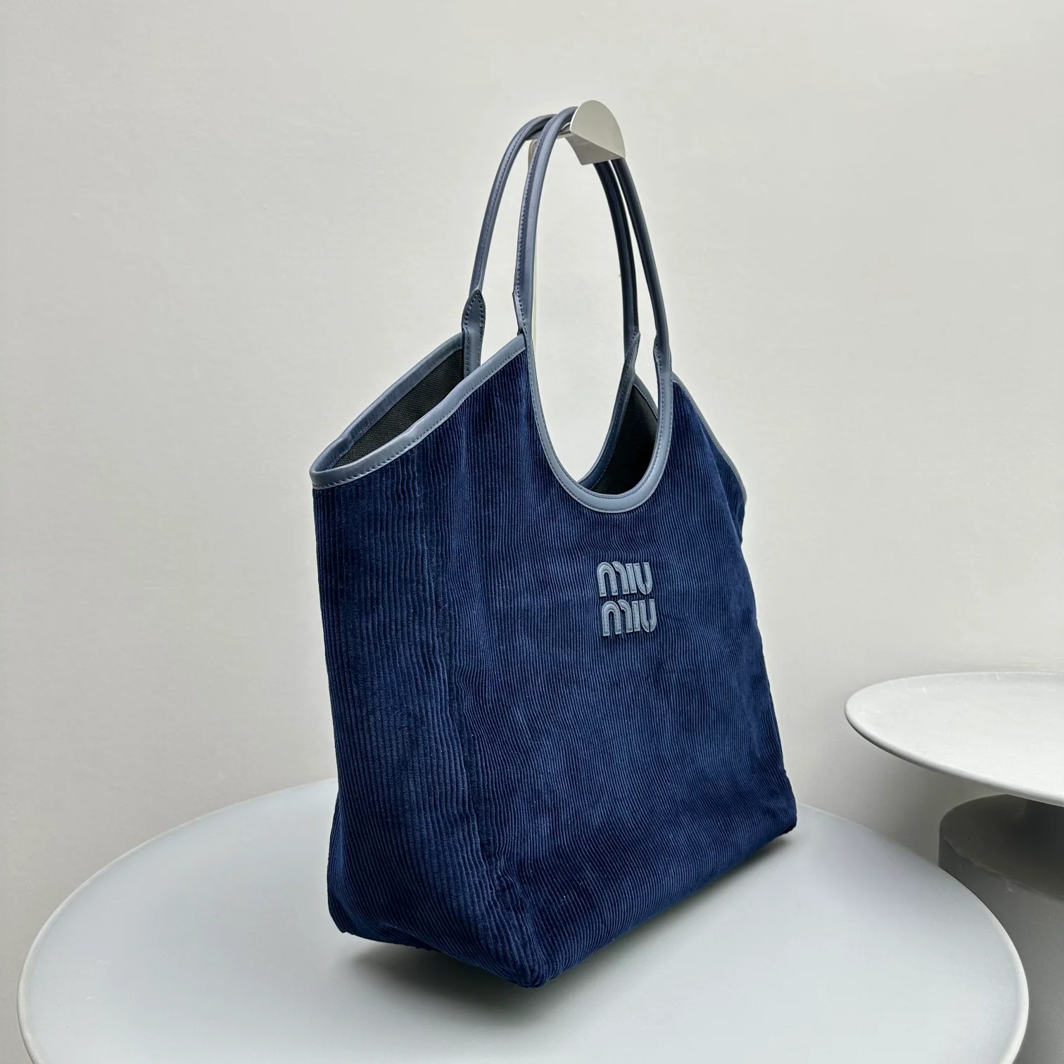 Сумка-тоут Miu Miu Ivy - Вельветовая - Темно-синяя