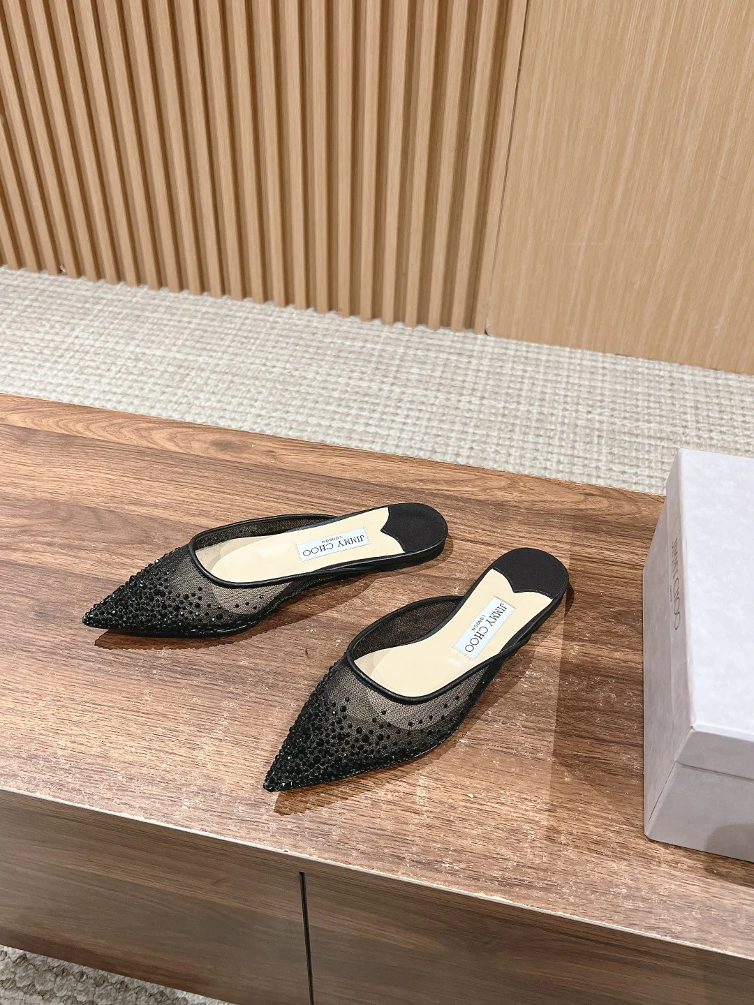 Jimmy - Тапочки с острым носком и стразами, сетчатые, черные