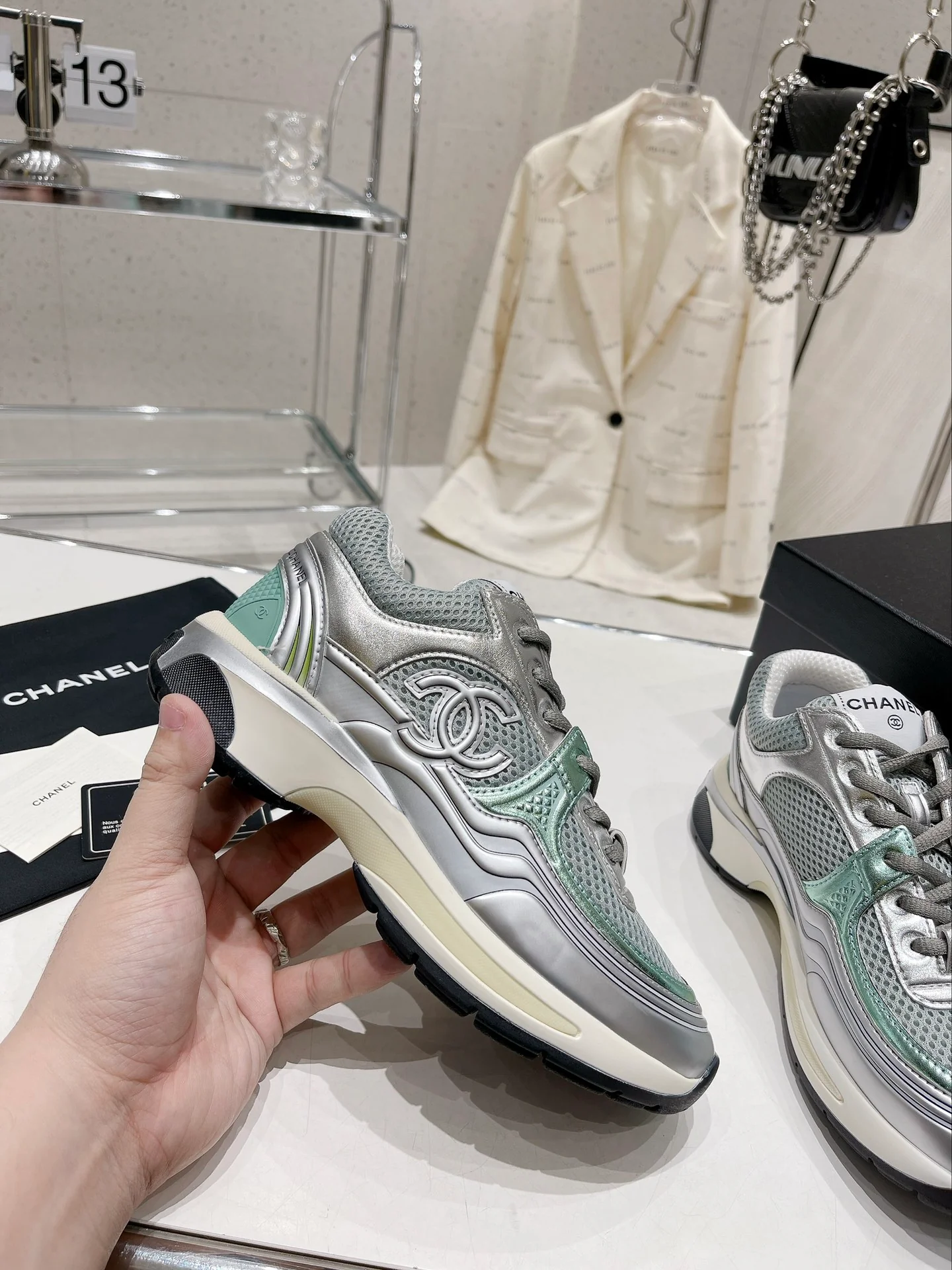 Новинка весенней коллекции Chanel 2023 года - Дышащая сетка - Повседневные кроссовки - Серебристо-зеленые