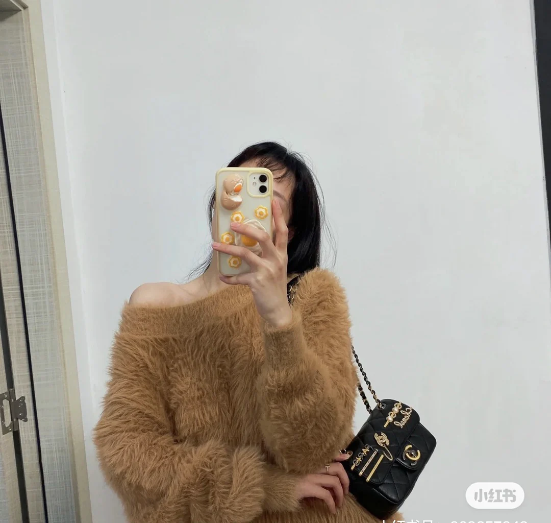 Новинка сезона осень/зима 2022 от Chanel - сумка Badge Flap Bag.