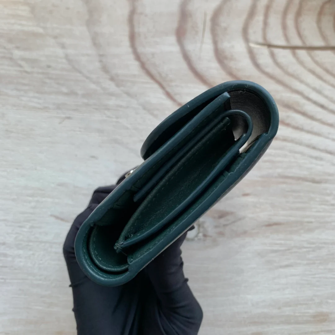 Celine TRIOMPHE 小号亮泽羊皮翻盖钱包-墨绿