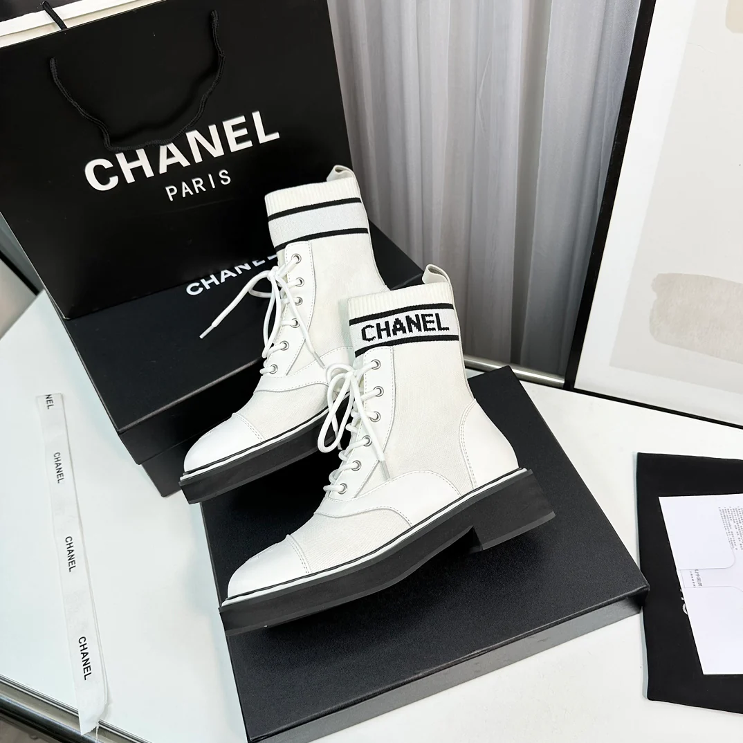 Новинка сезона осень/зима 2023 от Chanel - Ботильоны-носки - Белые
