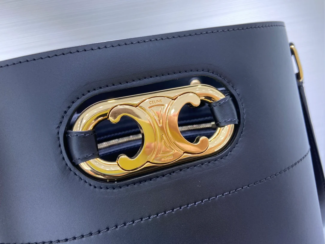 сумка-ведро Celine-bucket-maillon-triomphe из коровьей кожи - 1