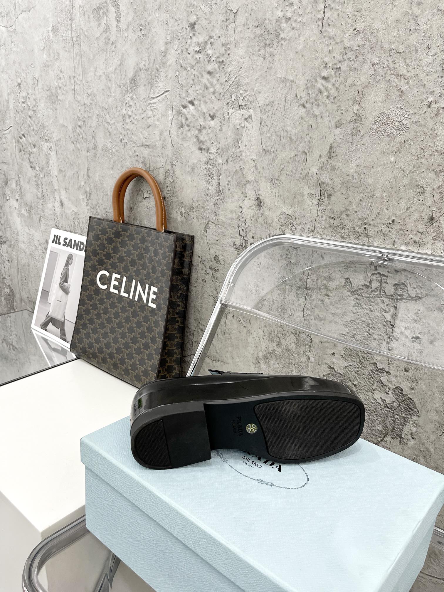 Туфли Prada - с квадратным носком - лоферы на платформе - черные