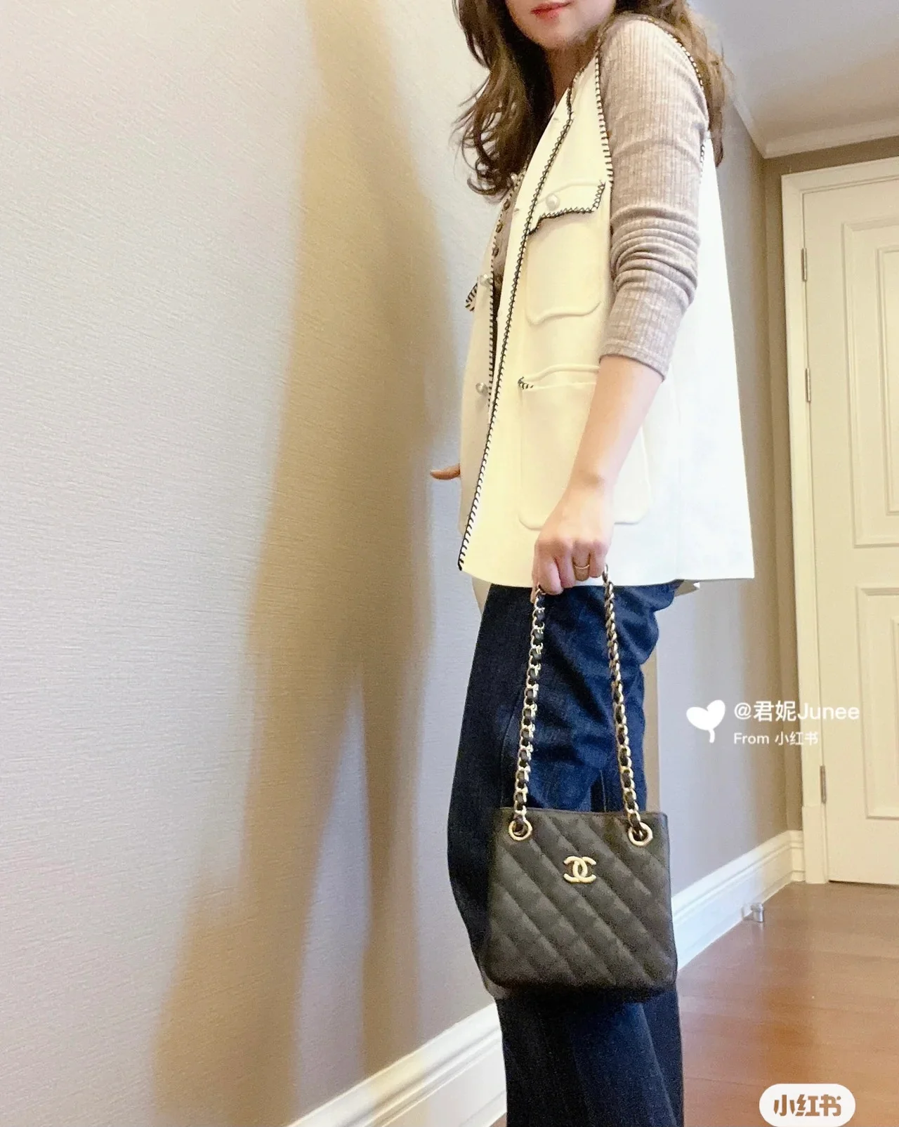 Новая сумка-тоут Chanel весна/лето 2022 — фотографии в действии.