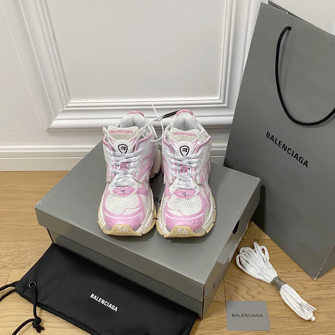 Кроссовки Balenciaga Runner Chunky Shoes - черно-белые