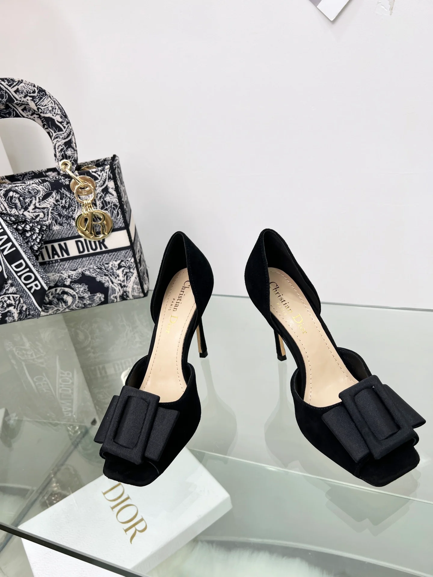 Dior - Винтажные балетки с жемчужной пряжкой - Замшевые, черные