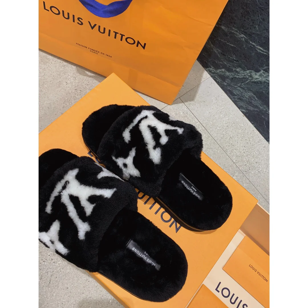 Тапочки LV Teddy из овчины - черные