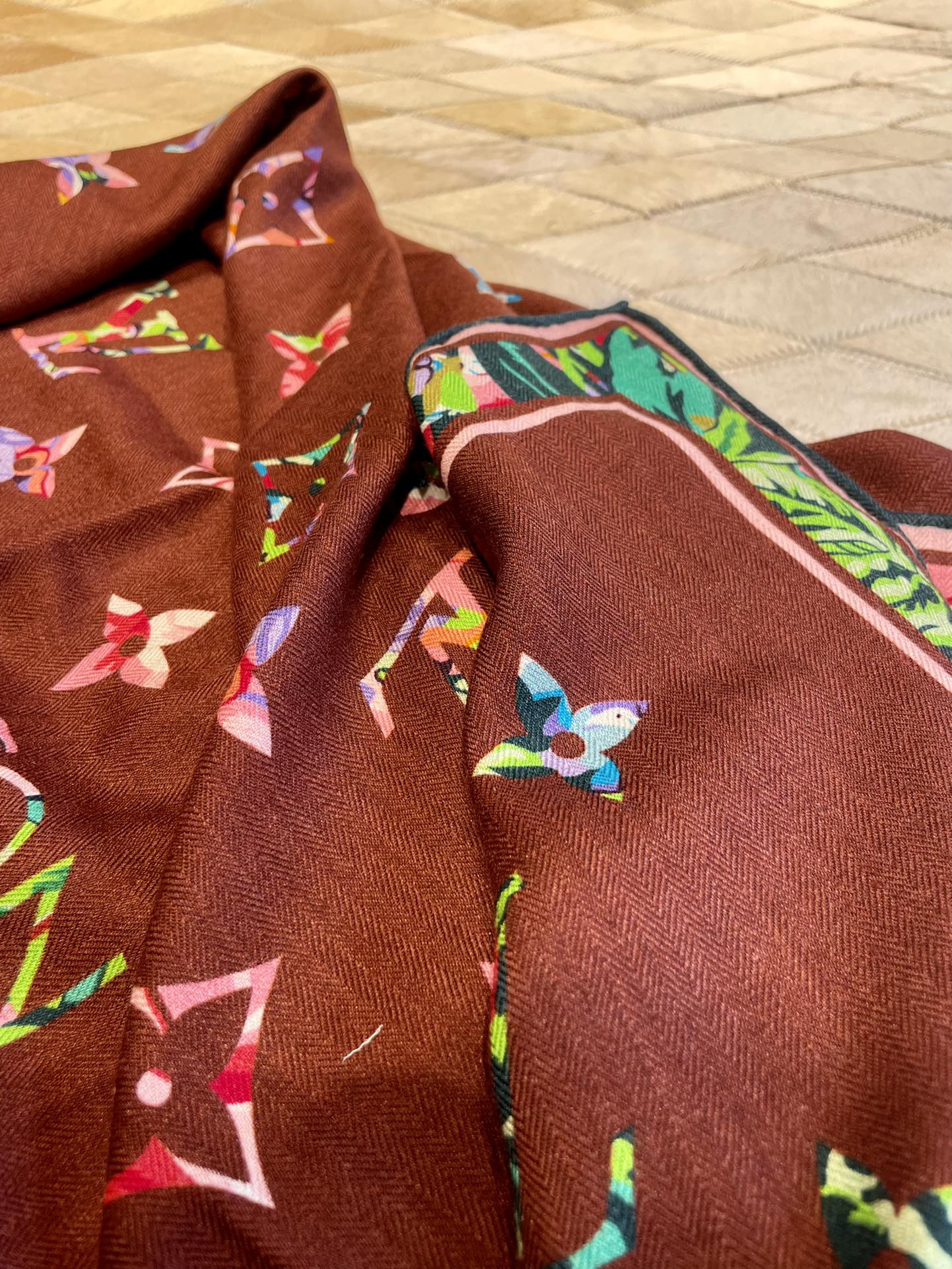 Шелковый платок LV Garden 110 см