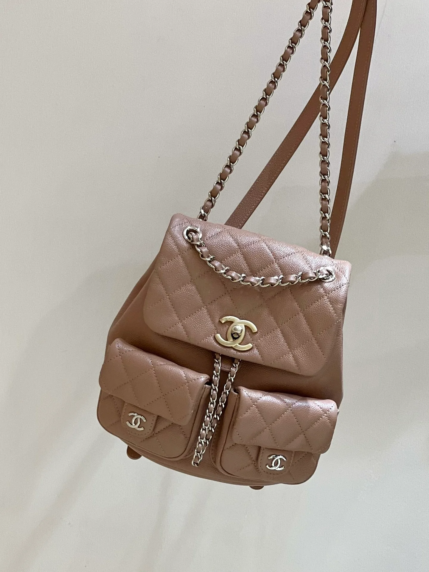 Коллекция Chanel Весна/Лето 2023 - Duma - Кожаный рюкзак ?Личи? - Абрикосовый