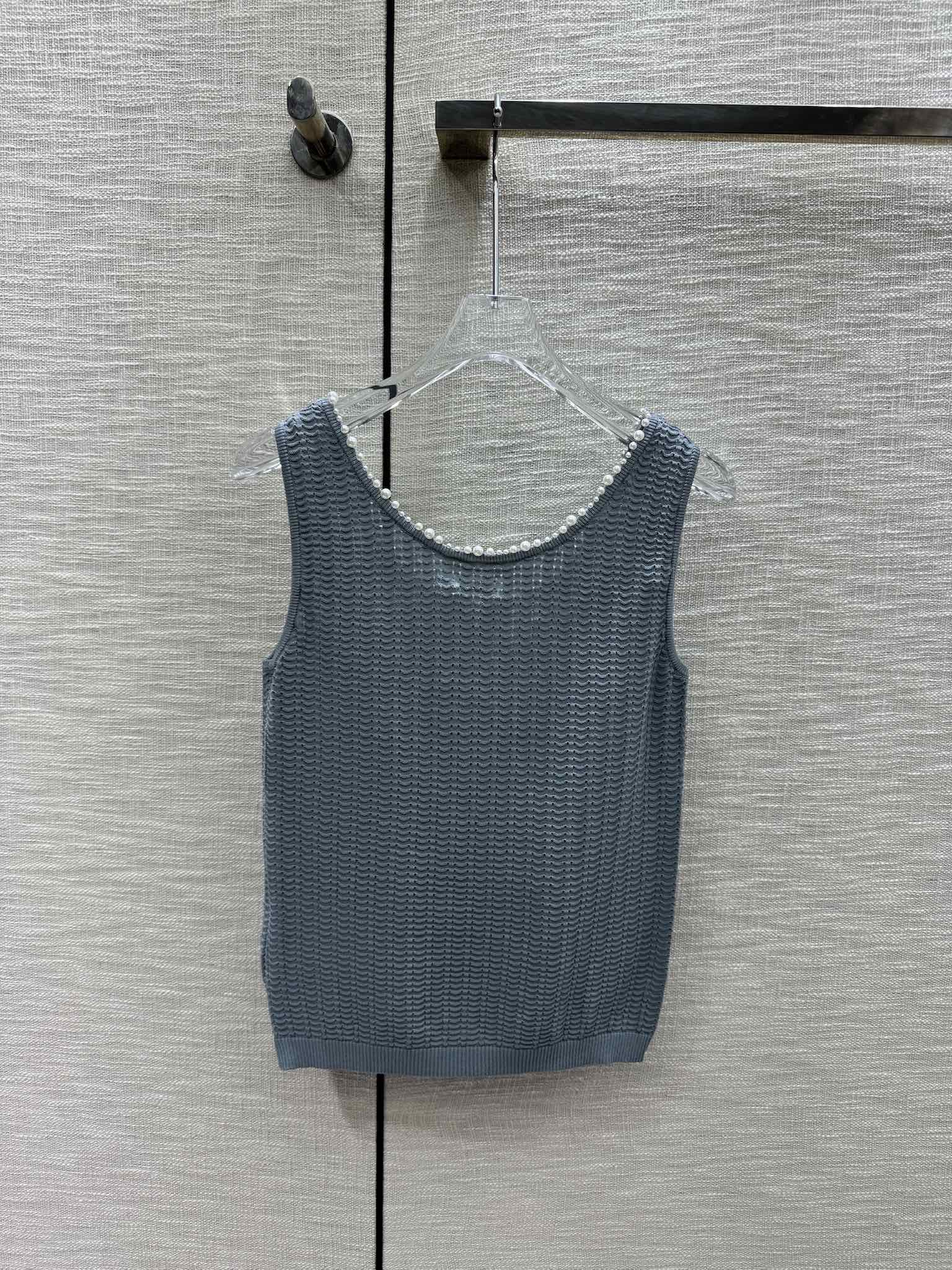 Жилет Miu Miu-2404 из плотной вязки с бисером, серый.