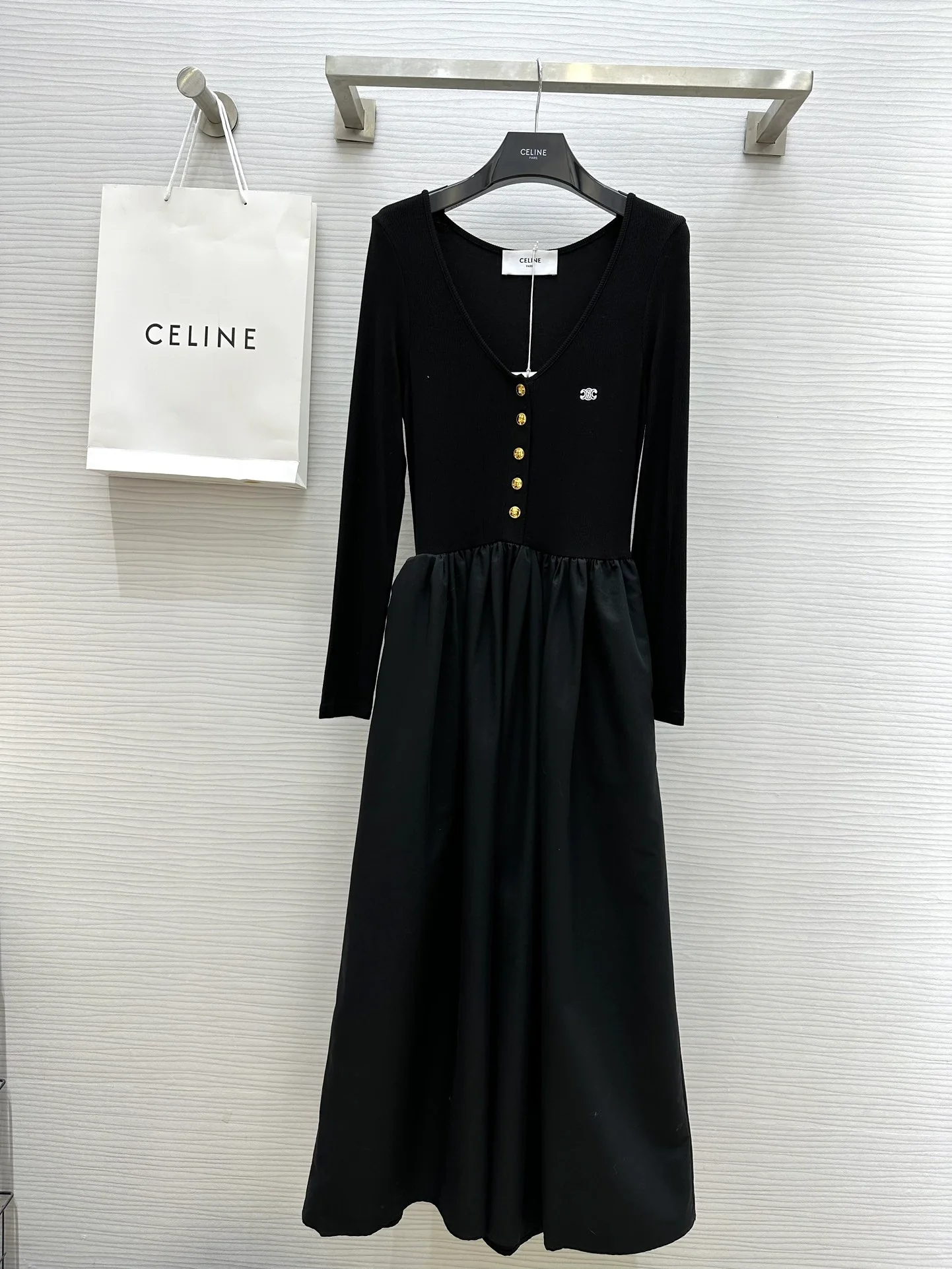 Новый комбинезон Celine с U-образным вырезом, весна/лето 2024.