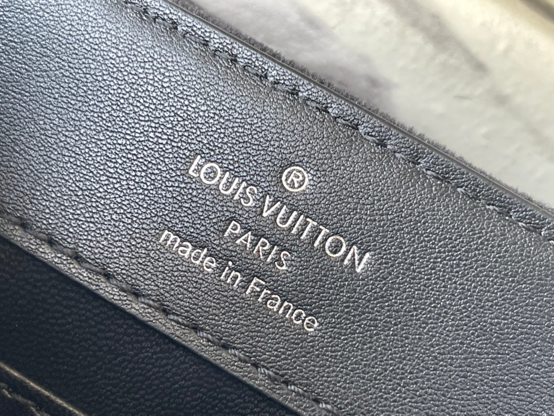 m23246-LV-capucines-flower-crown handbag-black mini