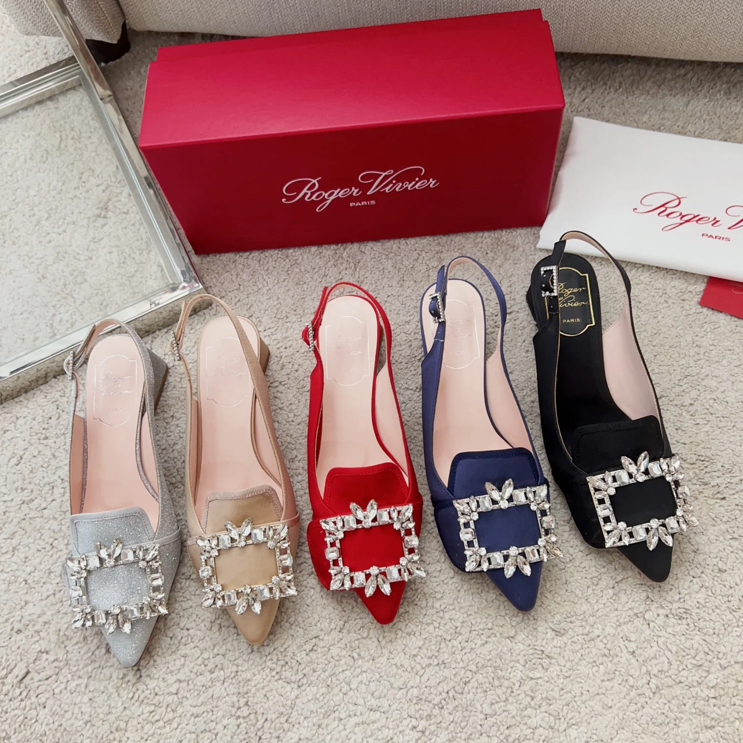 Обувь RV Shoes - Серия Versailles Garden - Сандалии с бриллиантовой пряжкой - Черные