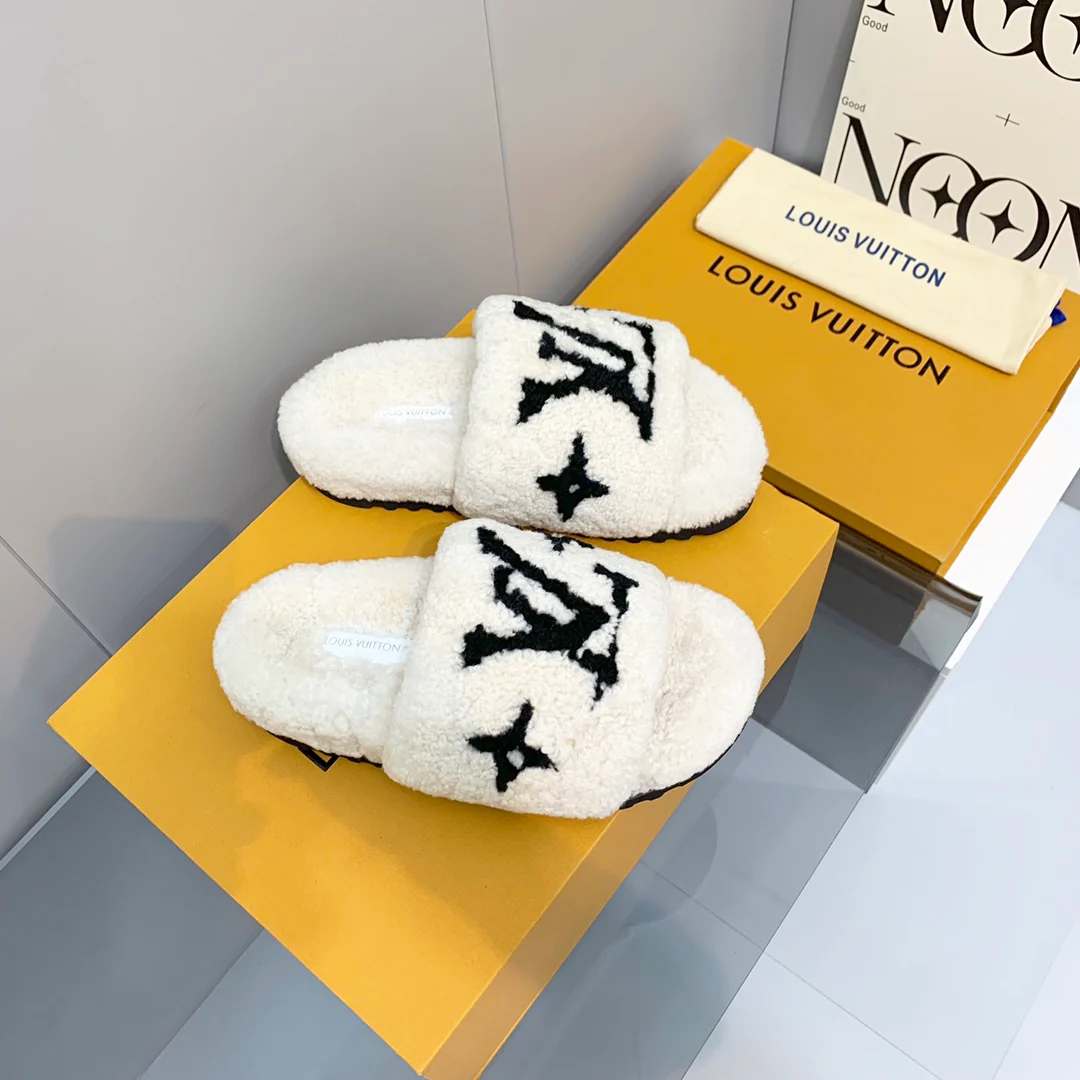 Новинка весны 2022 года от LV - Меховые тапочки - Белые и черные