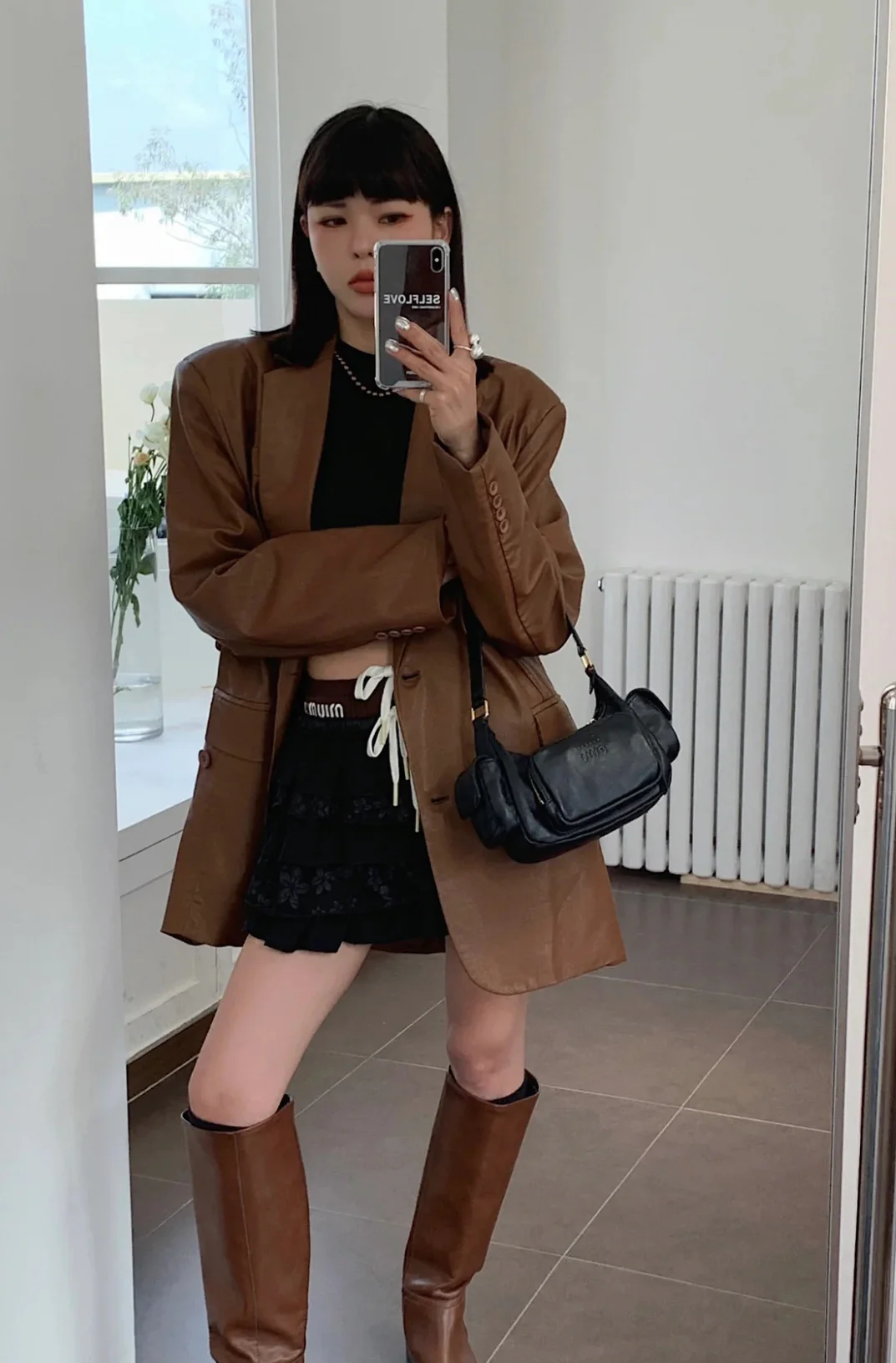 Сумка Miu Miu из кожи наппа с карманами — носите и делитесь с другими.