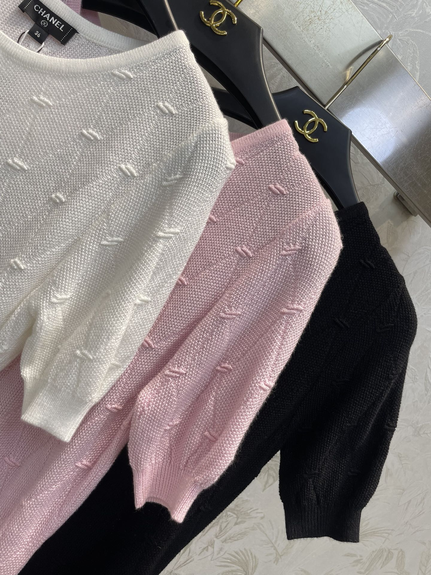 Chanel - 2403 - 24 Новинка ранней весны: Топ с короткими рукавами из жаккардовой ткани с ромбовидным узором