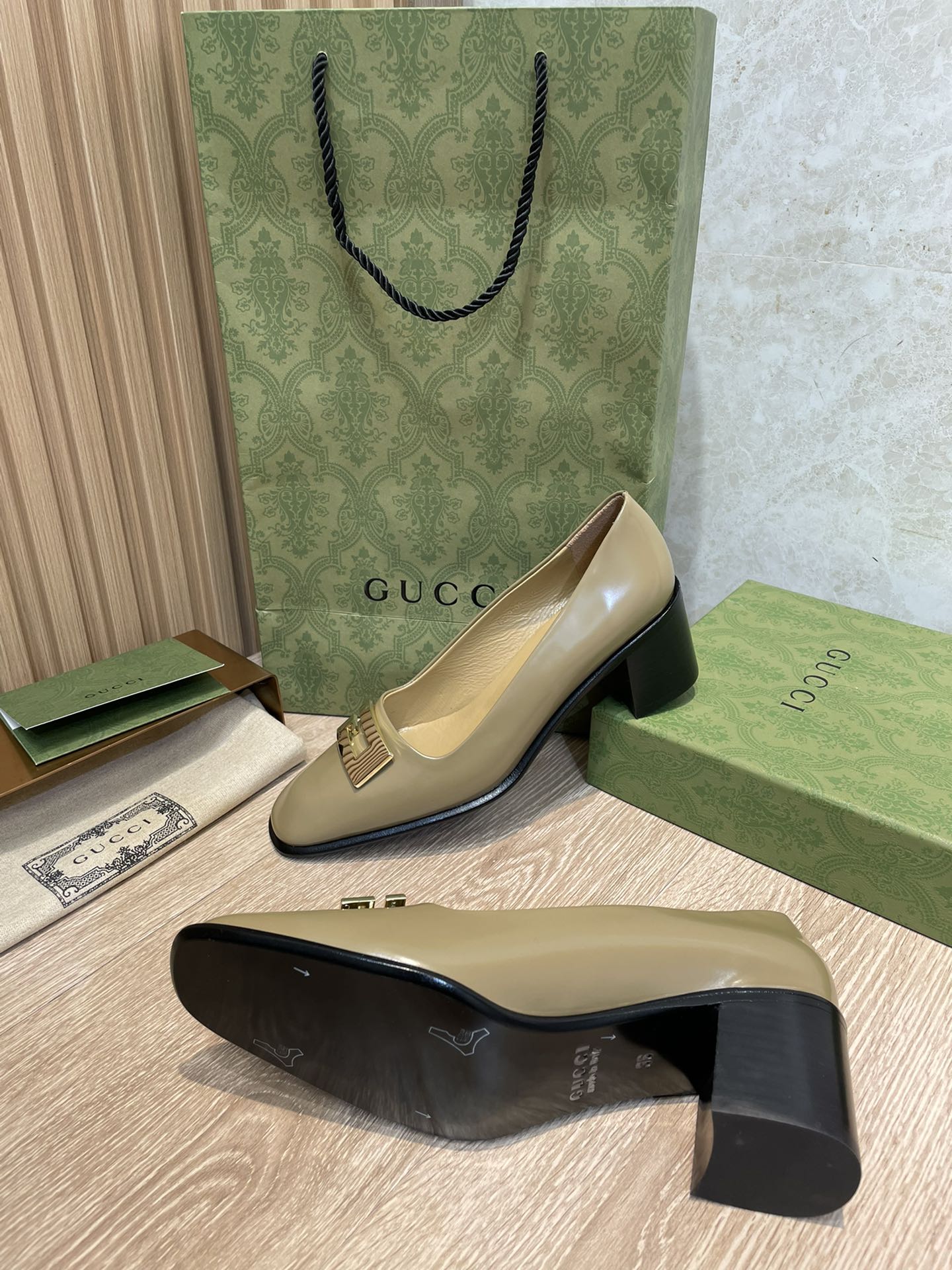 Gucci - 22 Ранняя весна - Ретро - Туфли на низком каблуке