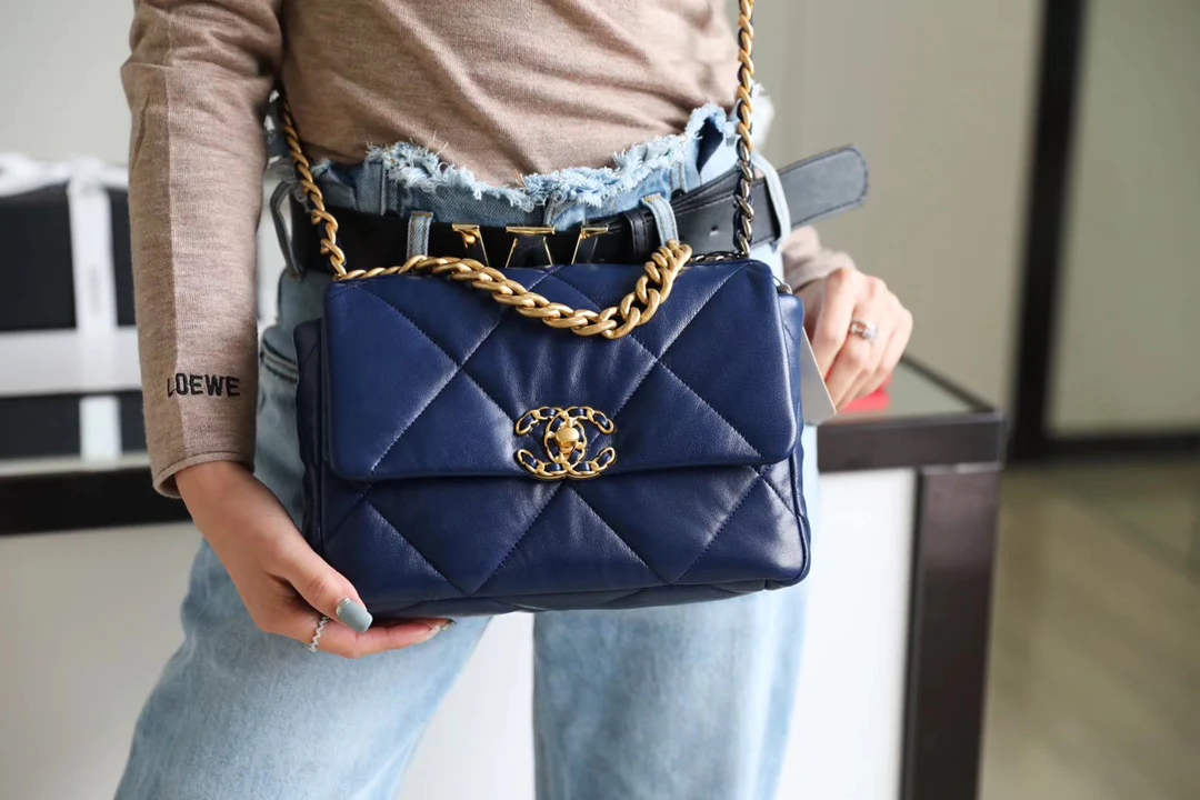 Сумка Chanel 19 - маленькая, темно-синяя